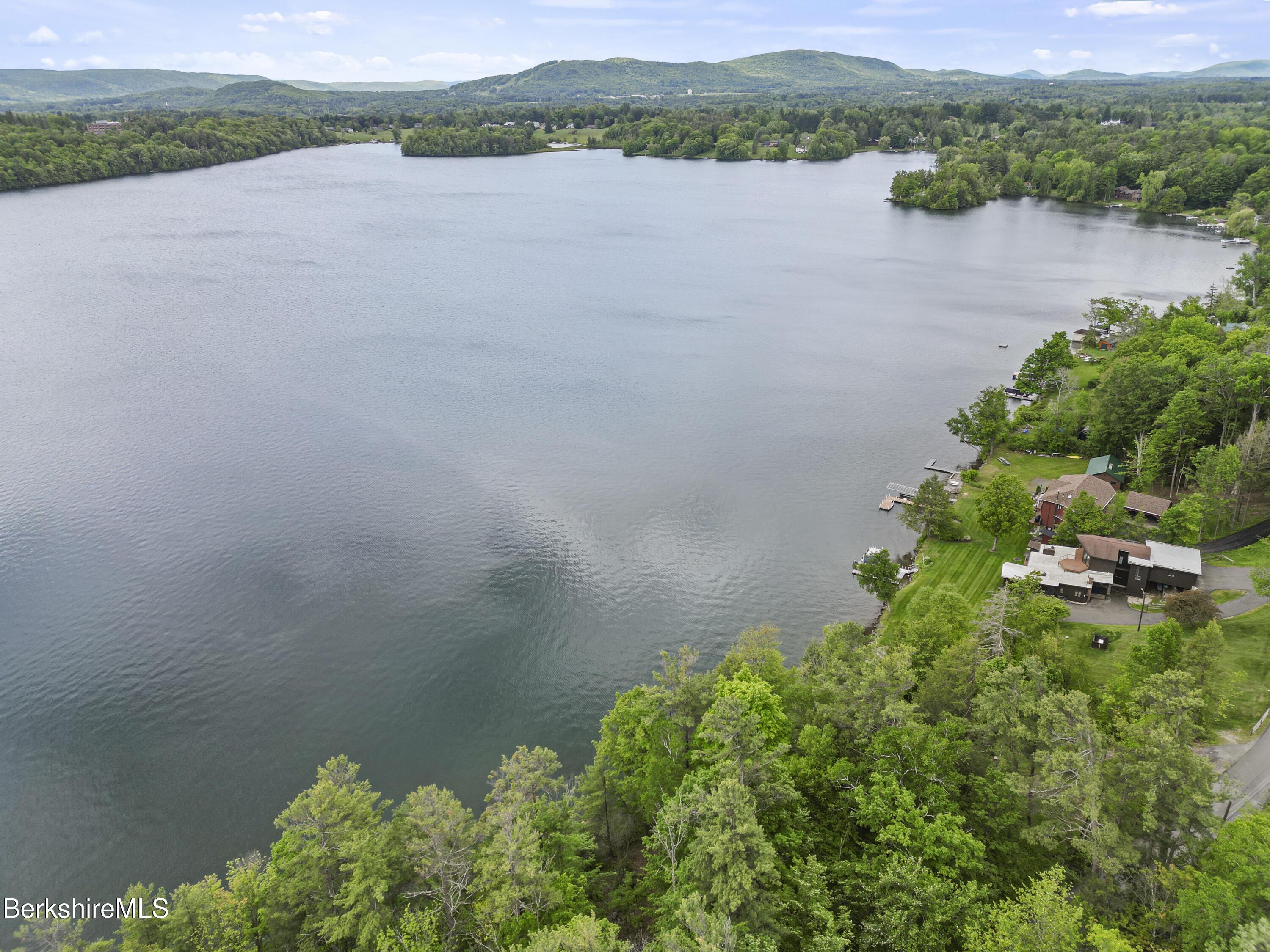 Image 4: Onota Lake