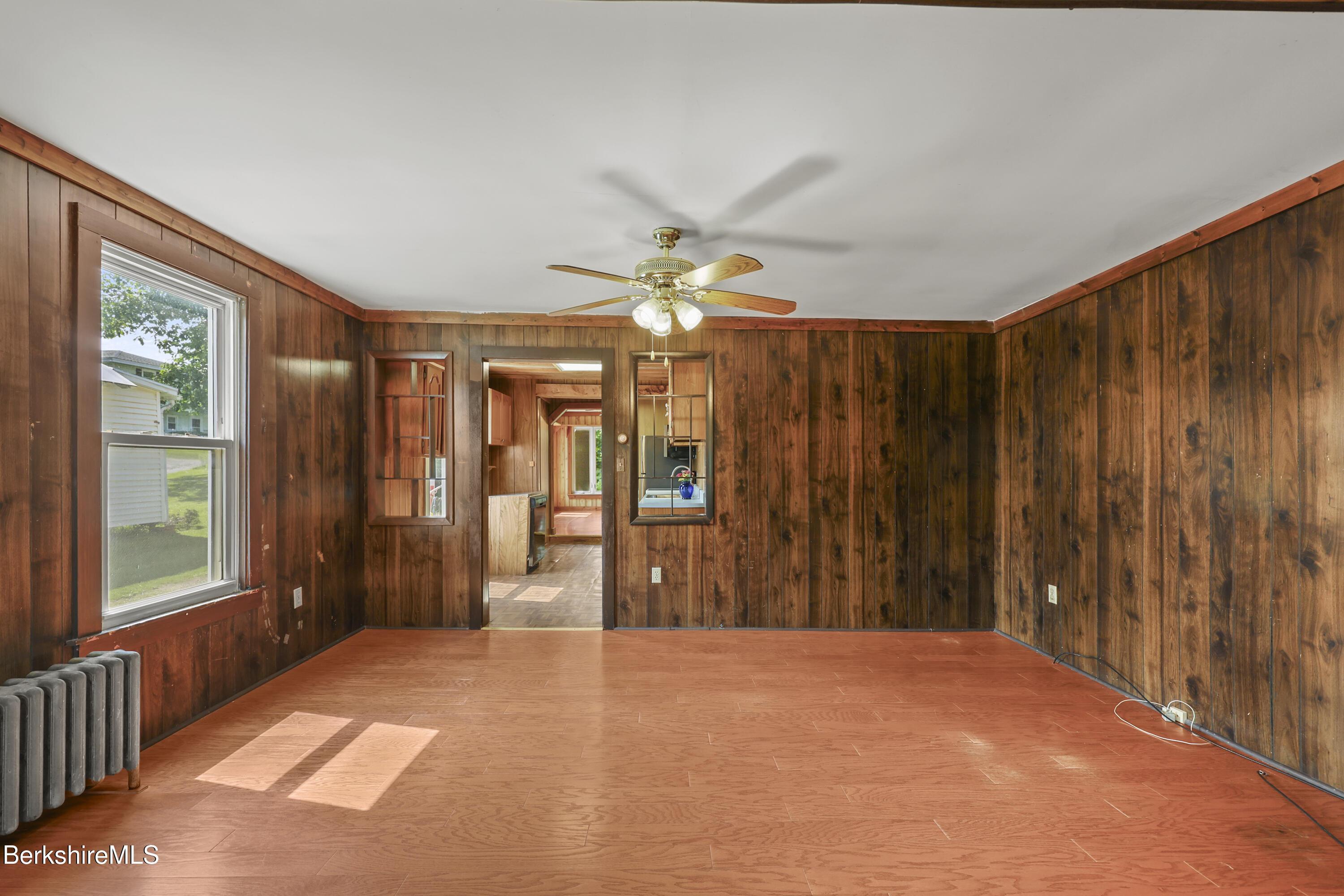 Image 3: 25 Living Room