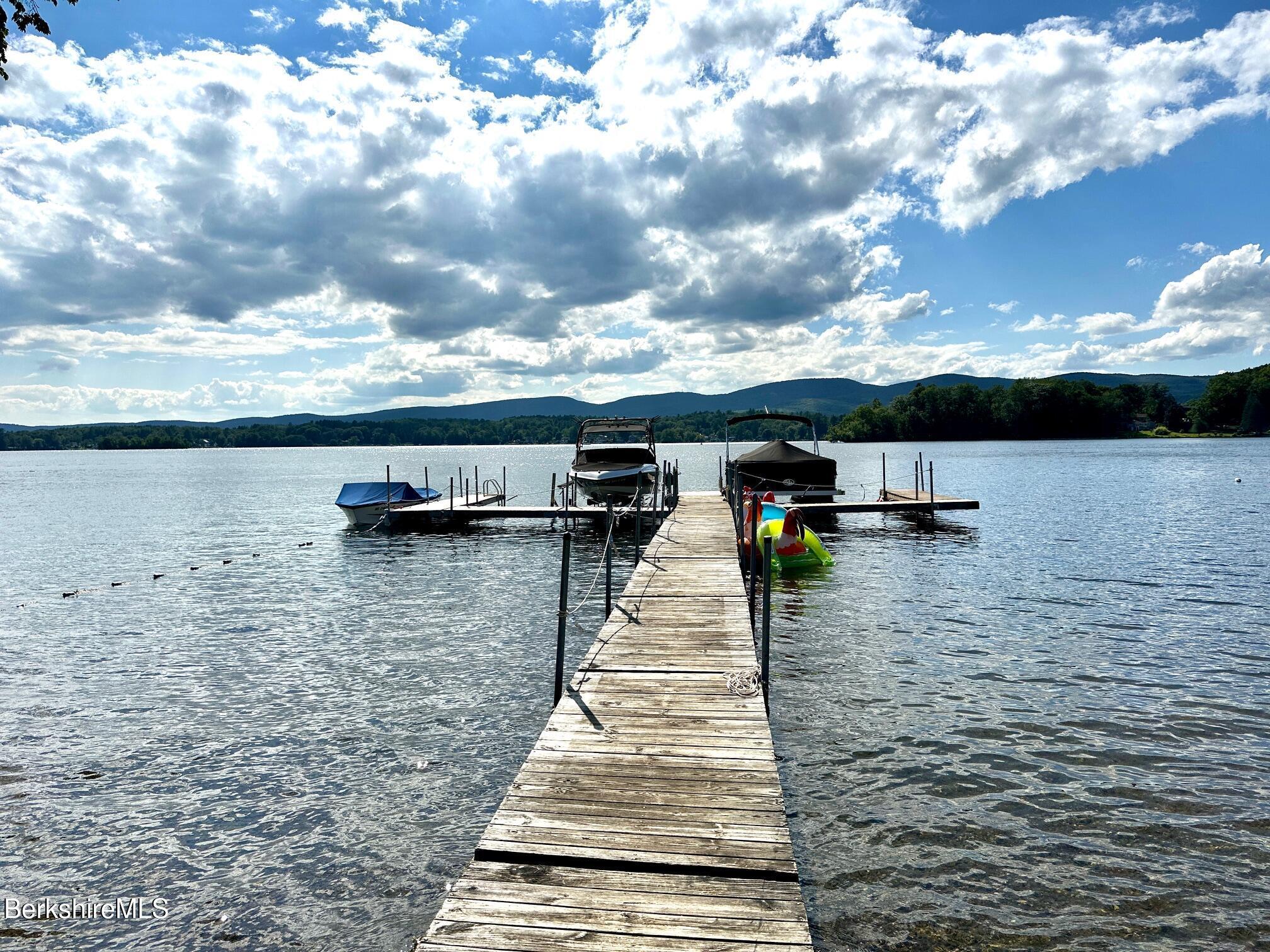 Image 1: Dock/View
