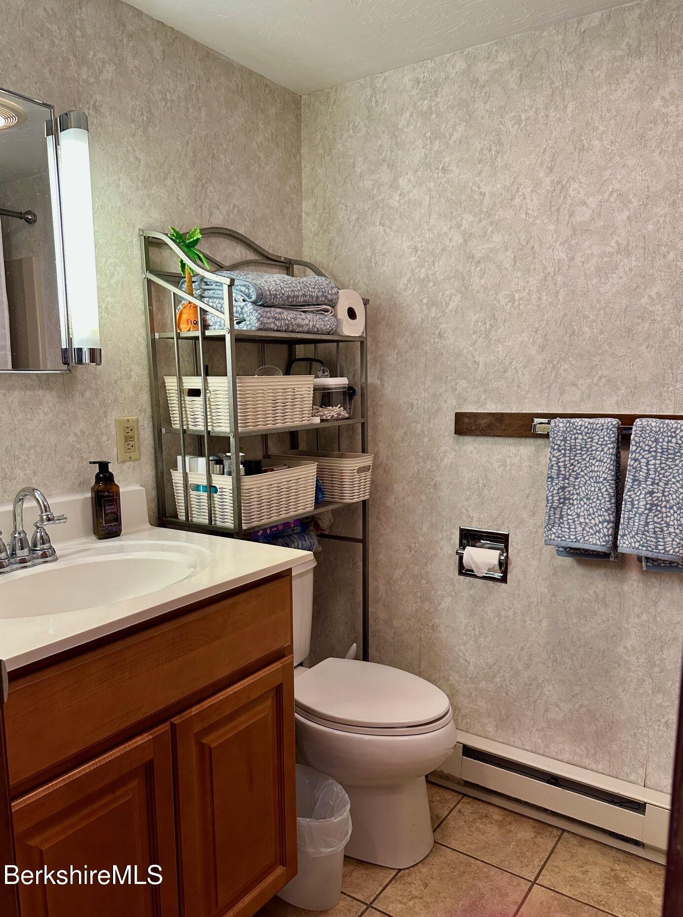 Image 4: Full Bath Shower/Tub