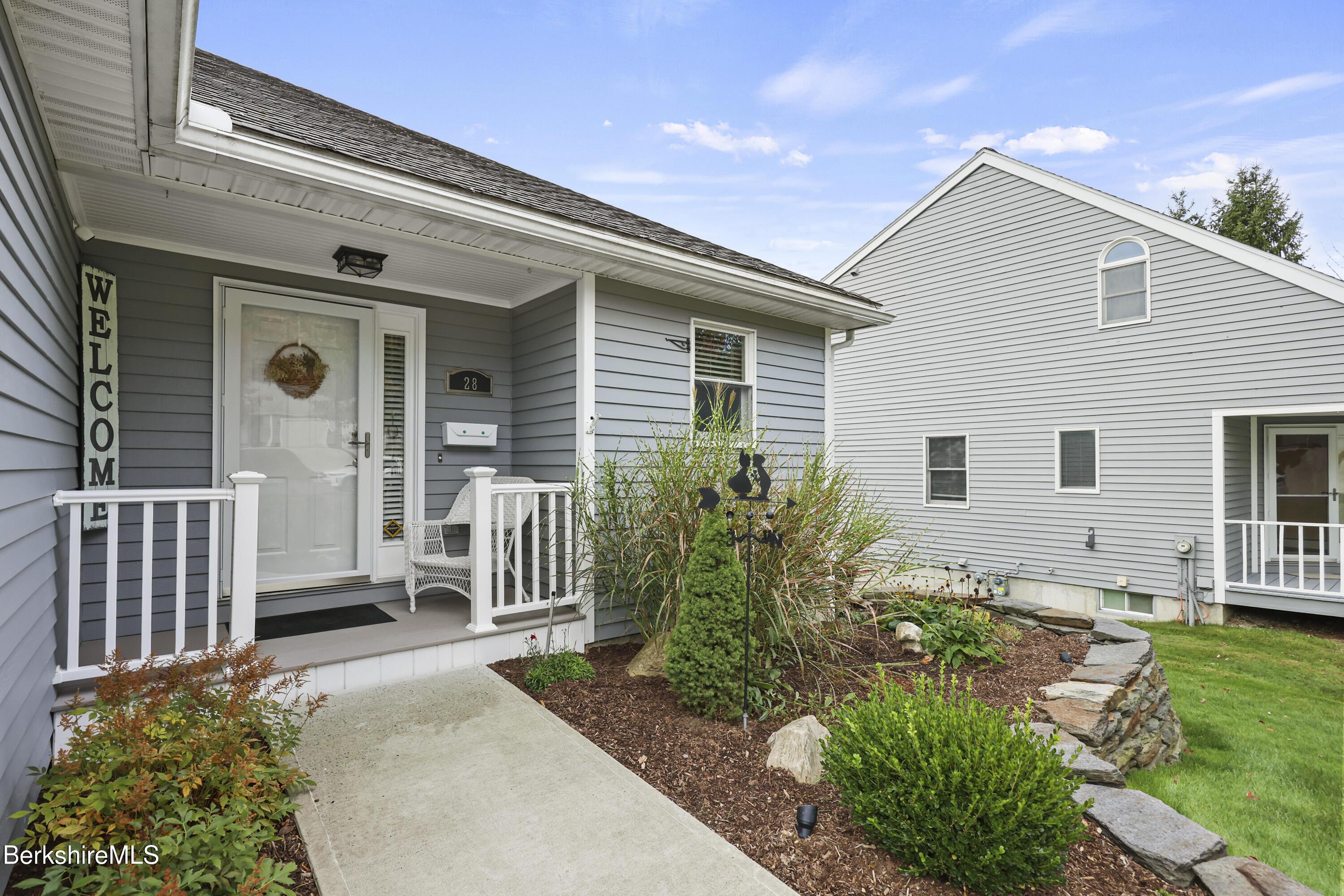 Image 3: 10 Exterior Front