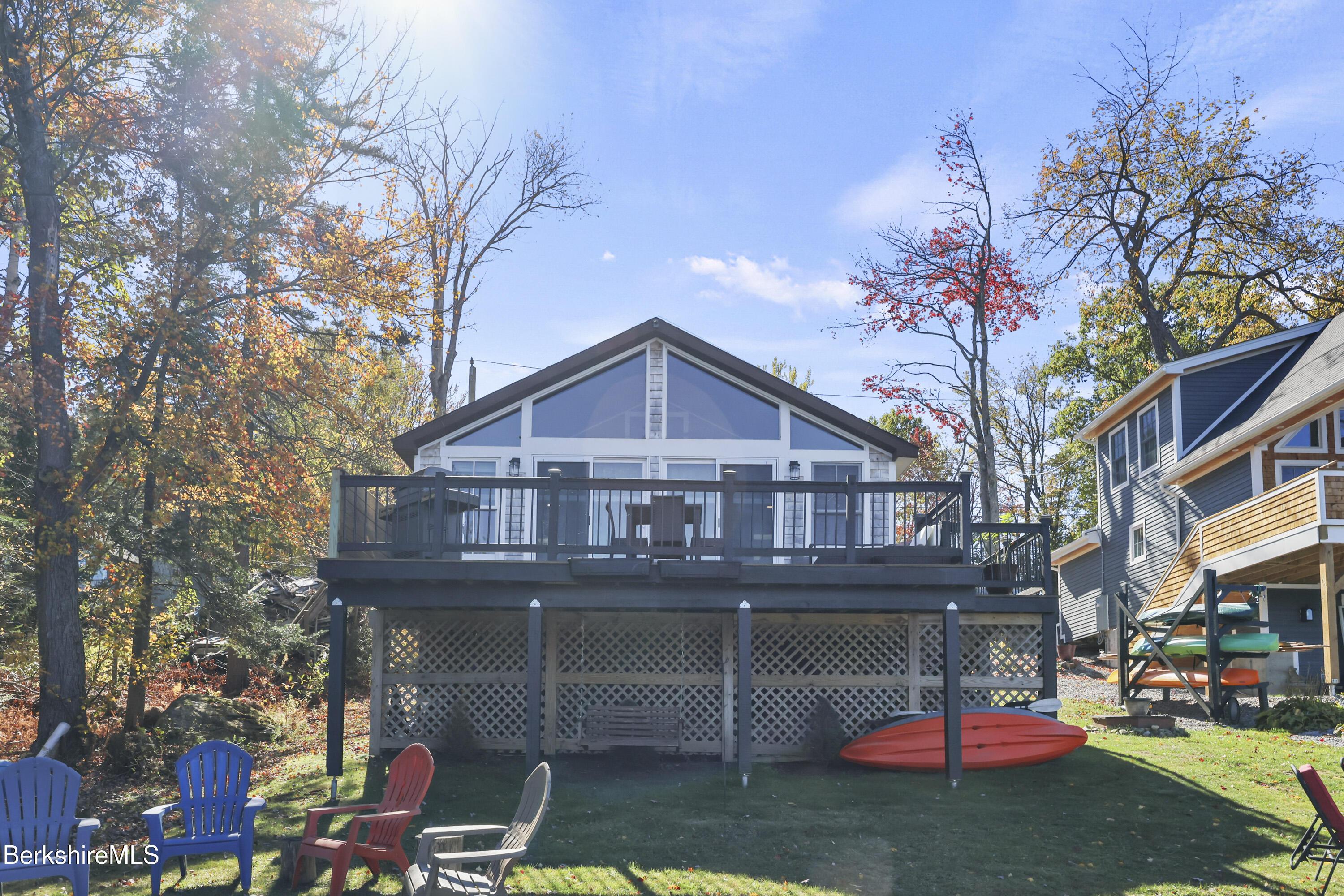 Image 3: 30 Cove Lane 140 Exterior Back