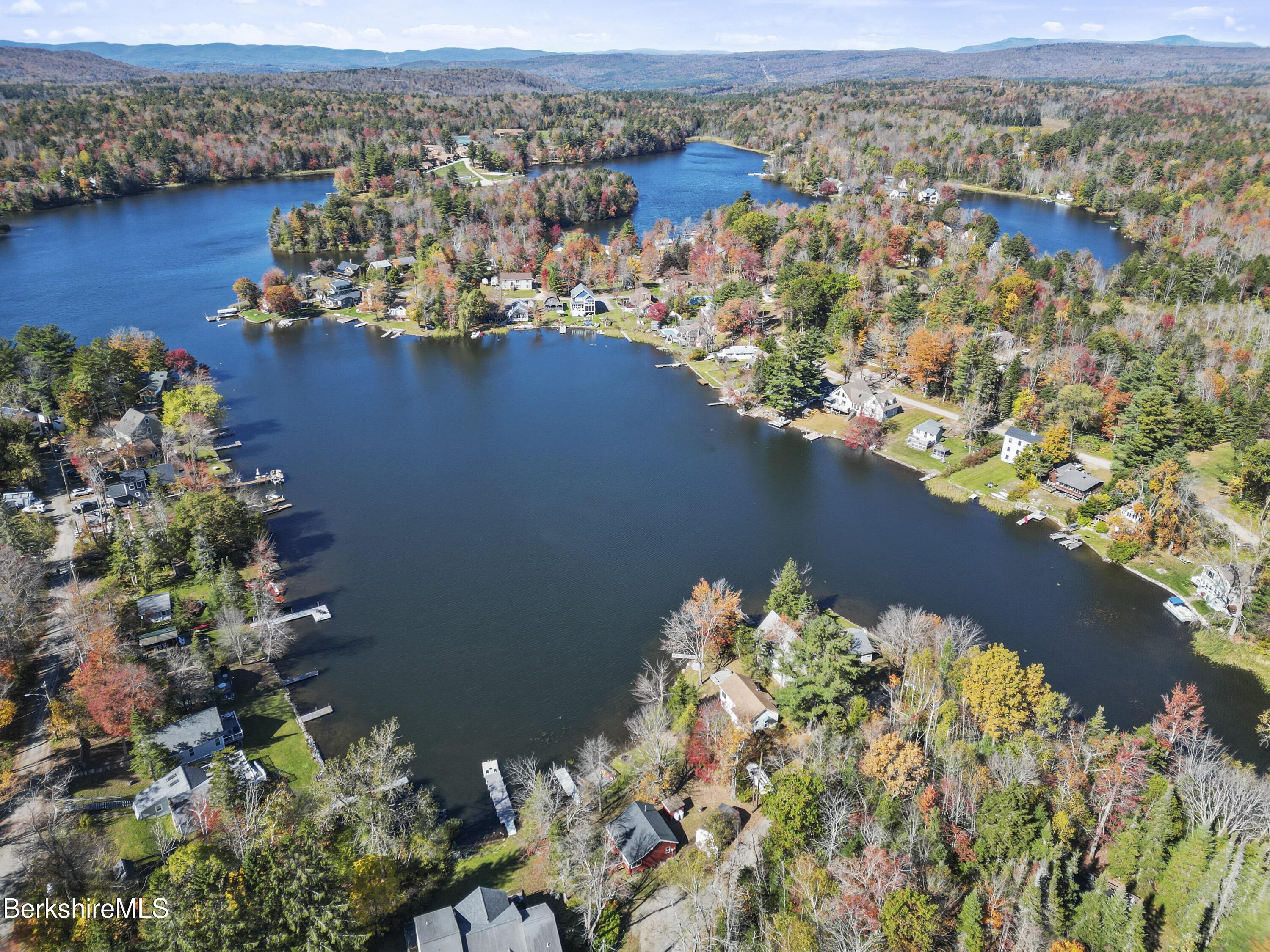 Image 4: 30 Cove Lane 915 Aerial View