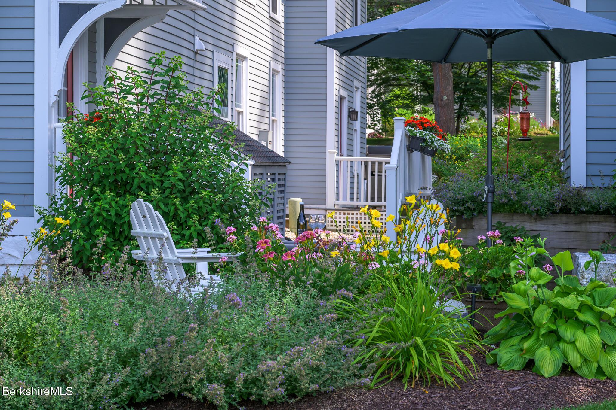 Image 2: Backyard Bluestone Patio