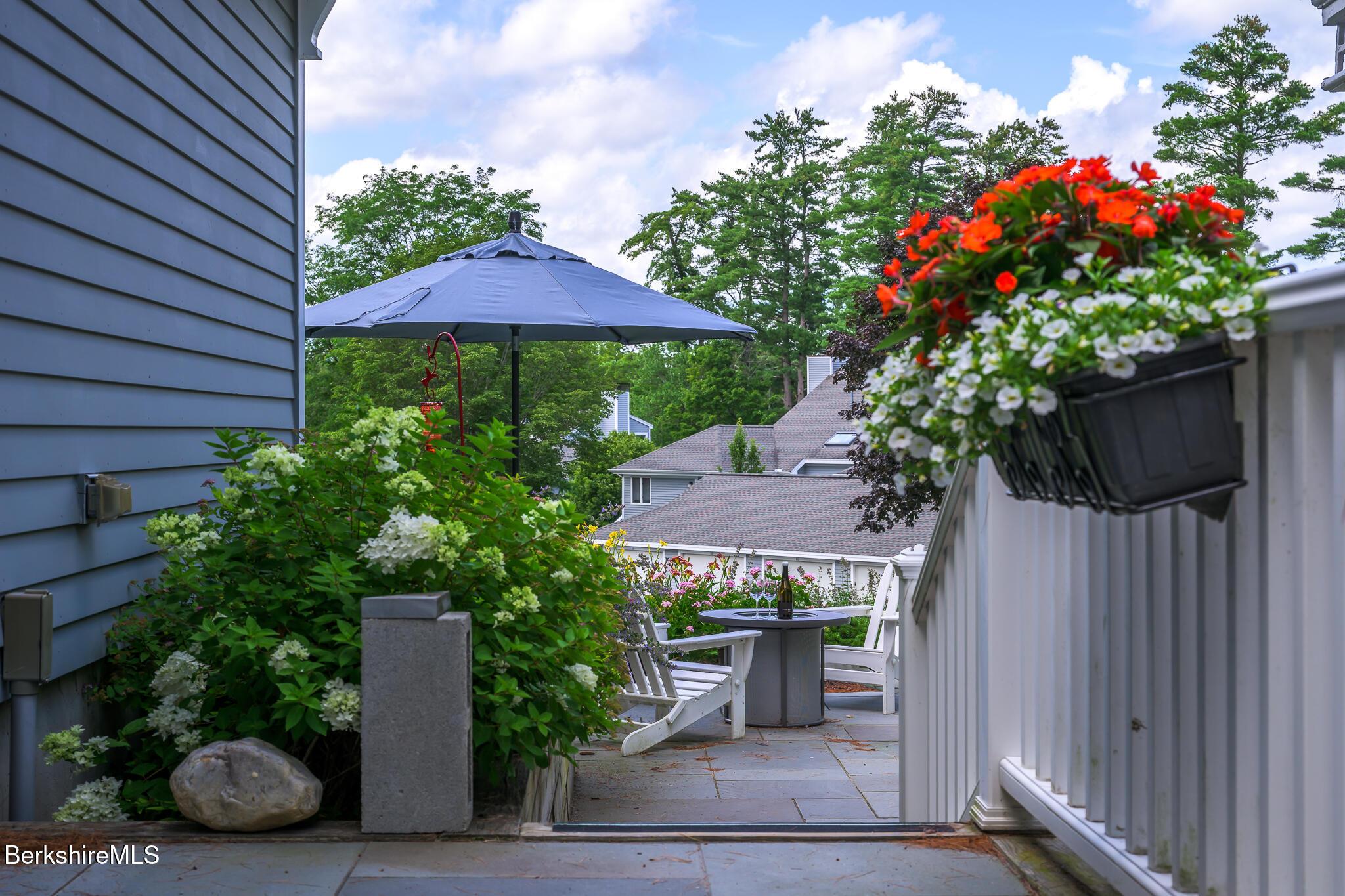 Image 4: Walkway to Patio