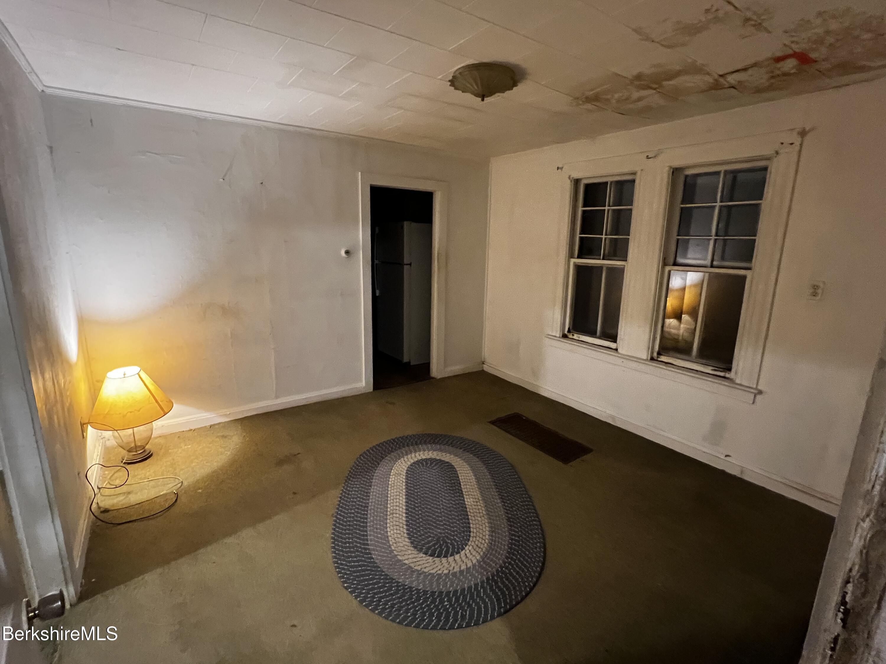 Image 3: Living Room