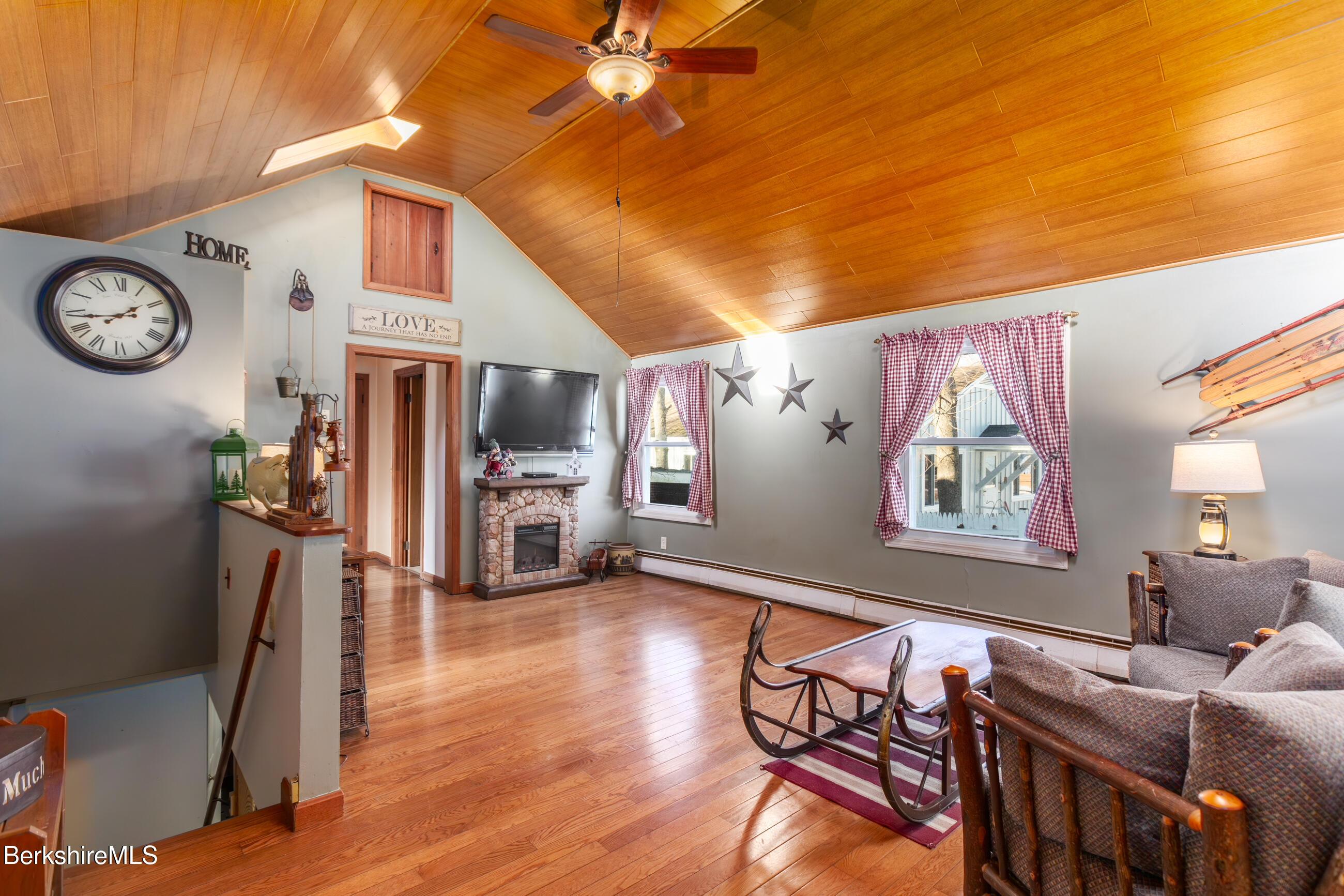 Image 1: Living Room