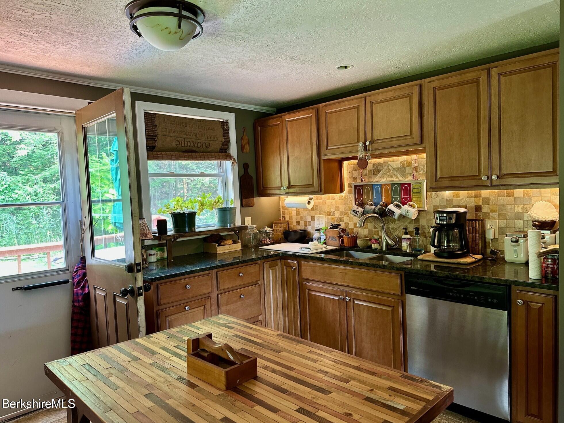 Image 2: Kitchen