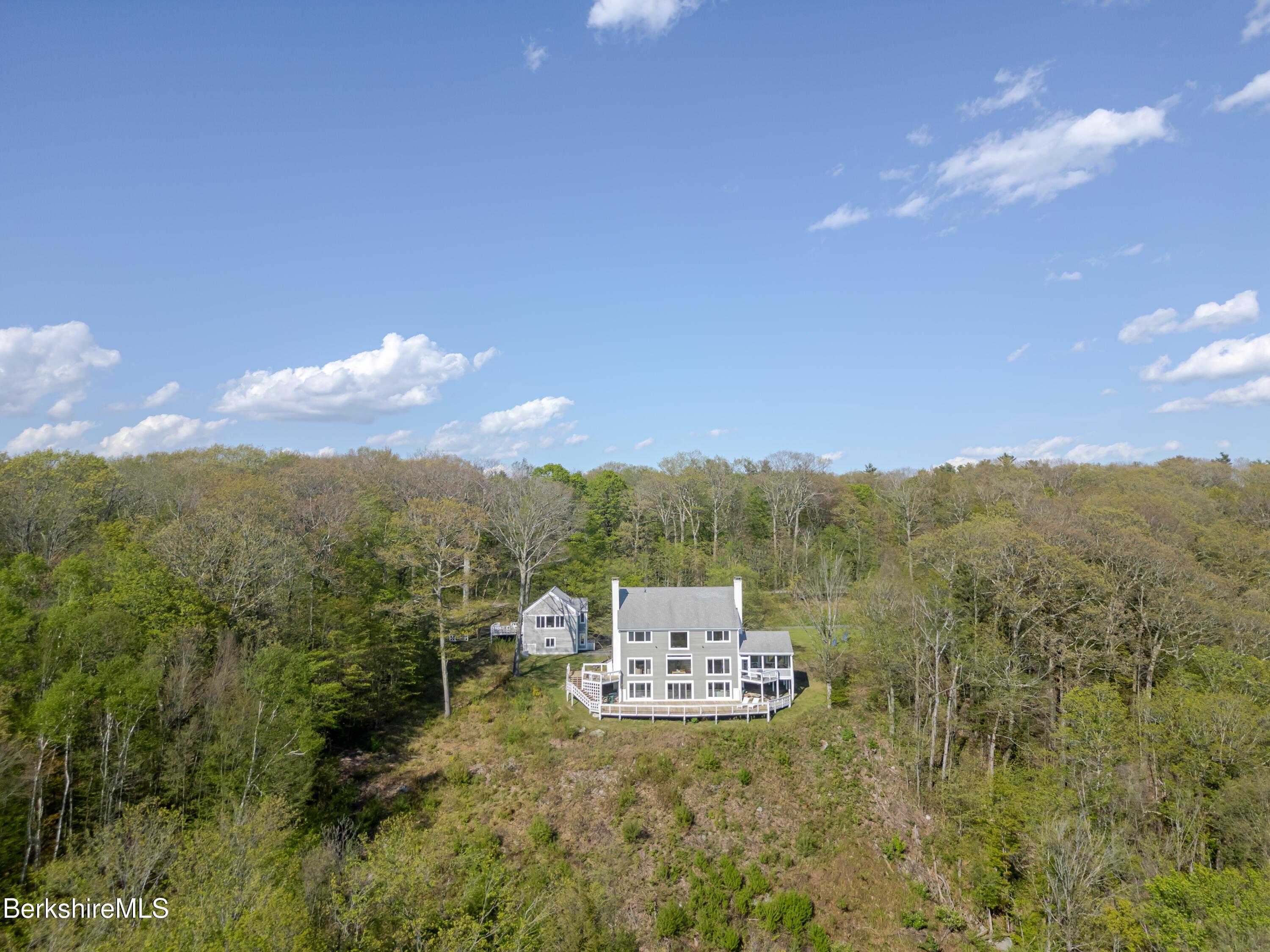 Image 4: OVER THREE FLOORS OF LIVING