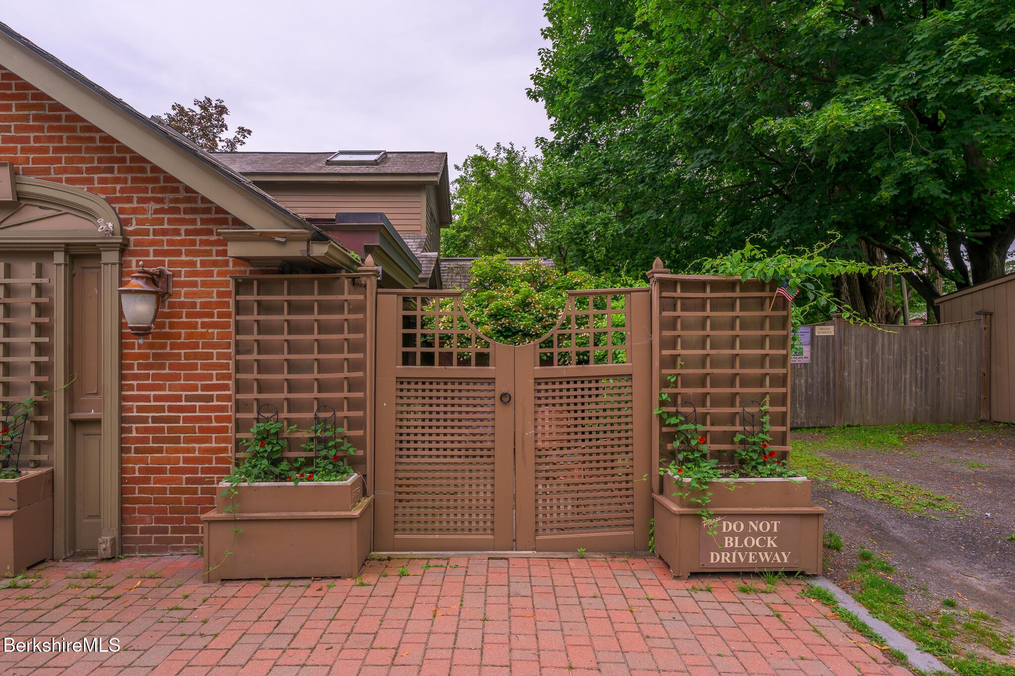 Image 3: Street Entry