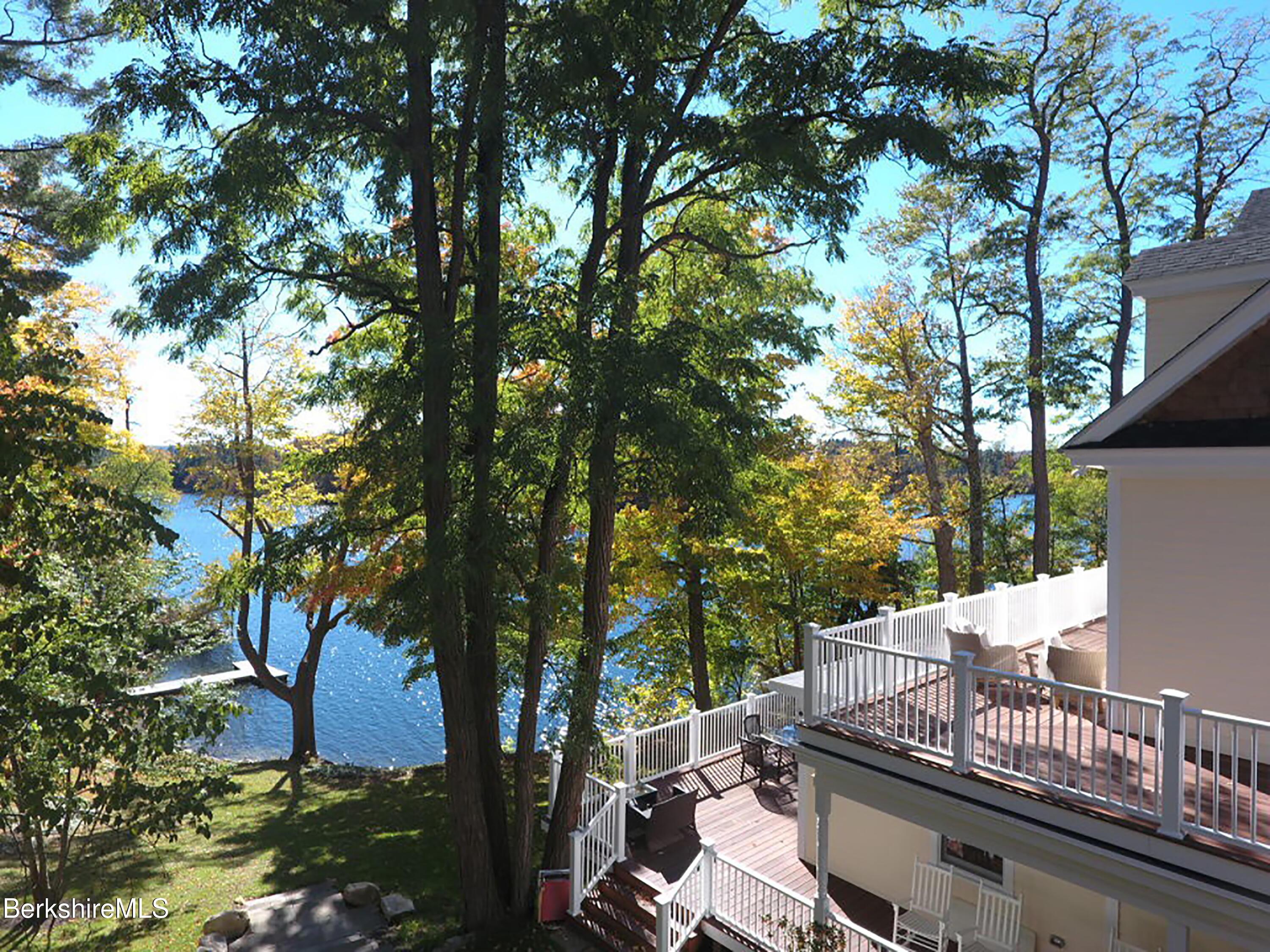 Image 3: BalconiesLake