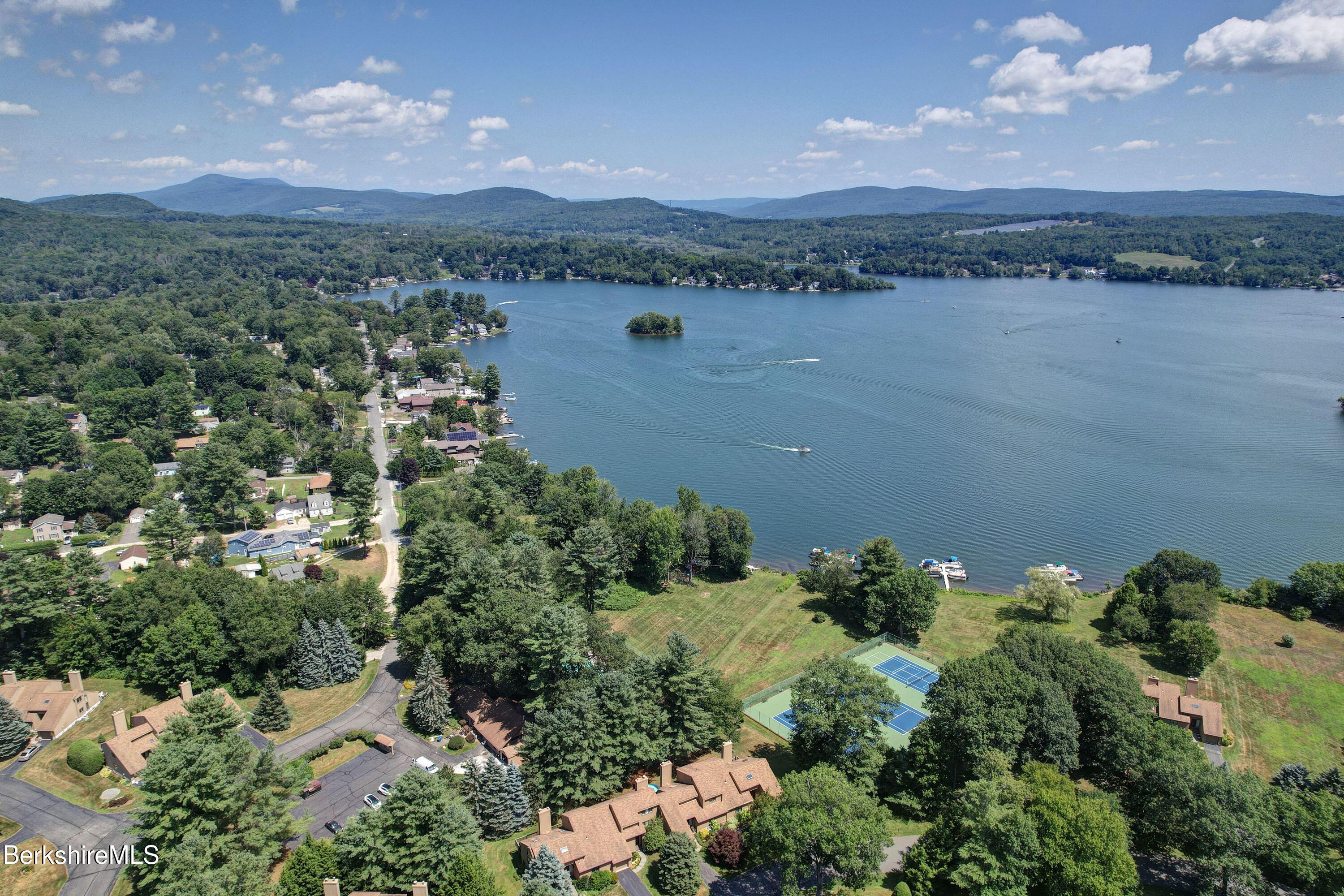 Image 2: areil view Ponttosuc lake