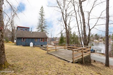 19 Cove Ln