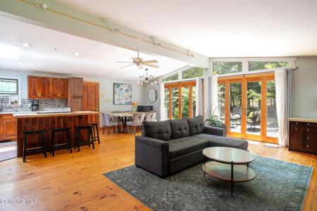 305 Shadow Ln