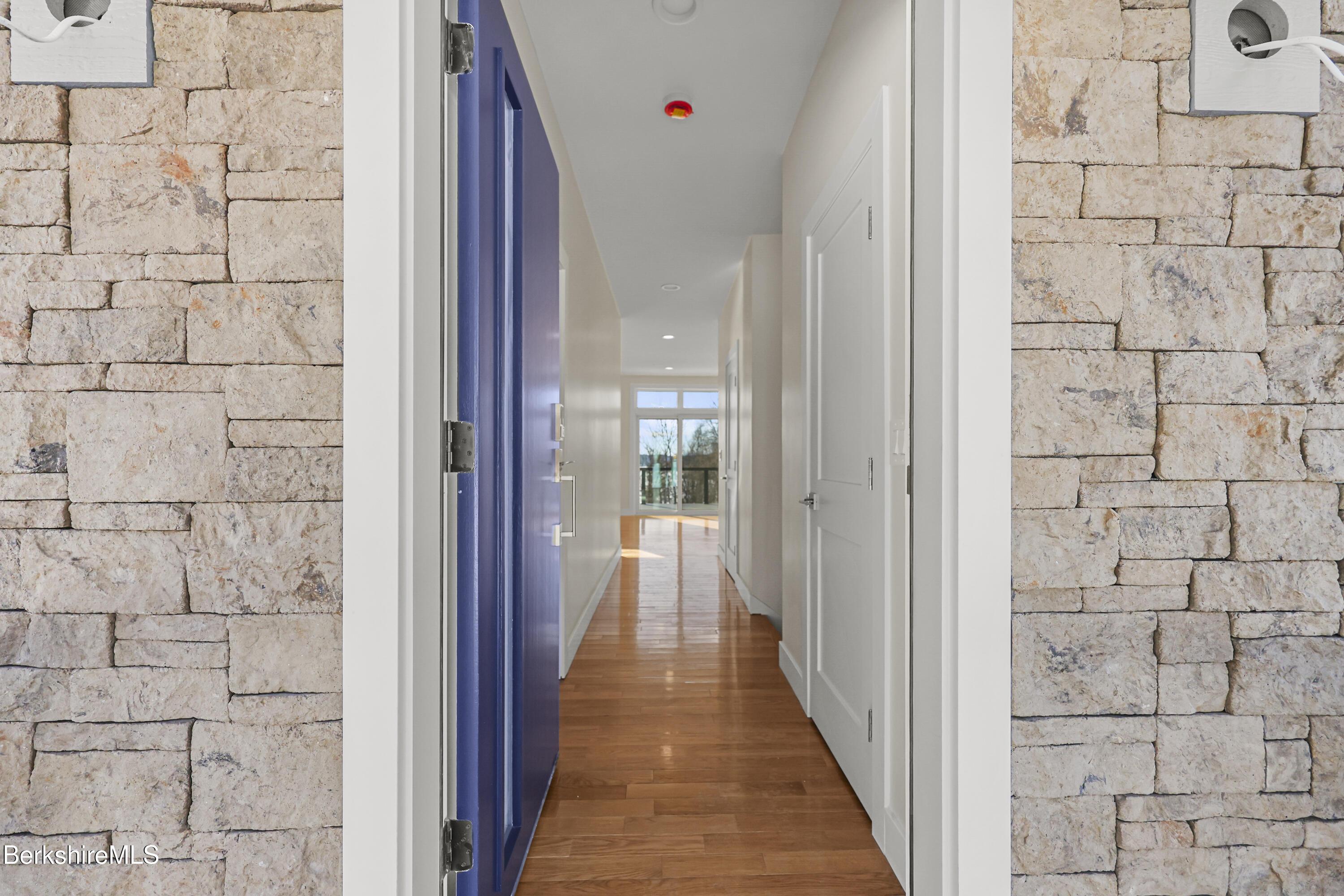 Image 4: 25 Front Entry