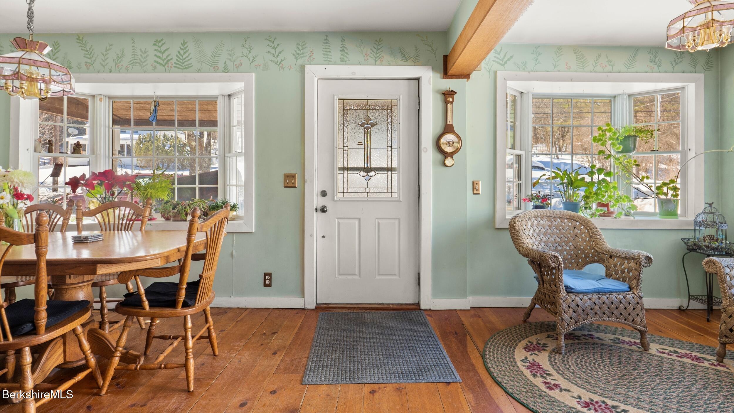 Image 4: front entry