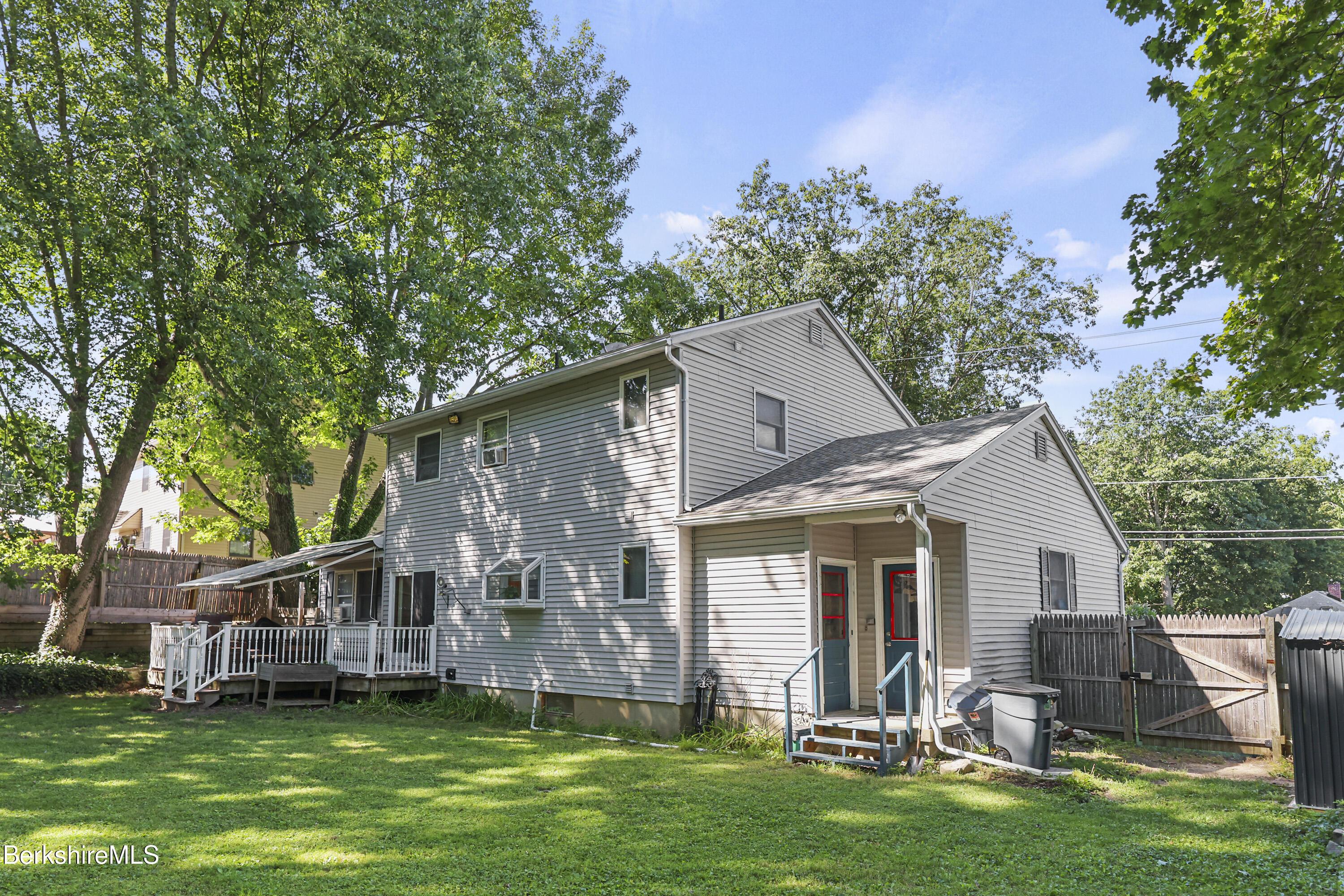 Image 4: Exterior Back