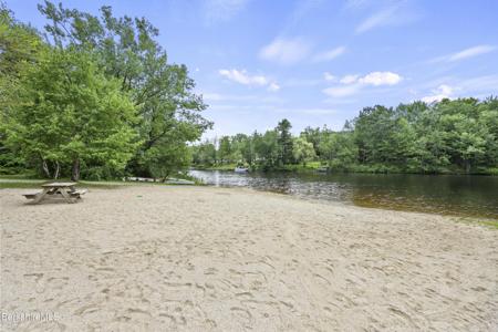 22 Little John Dr