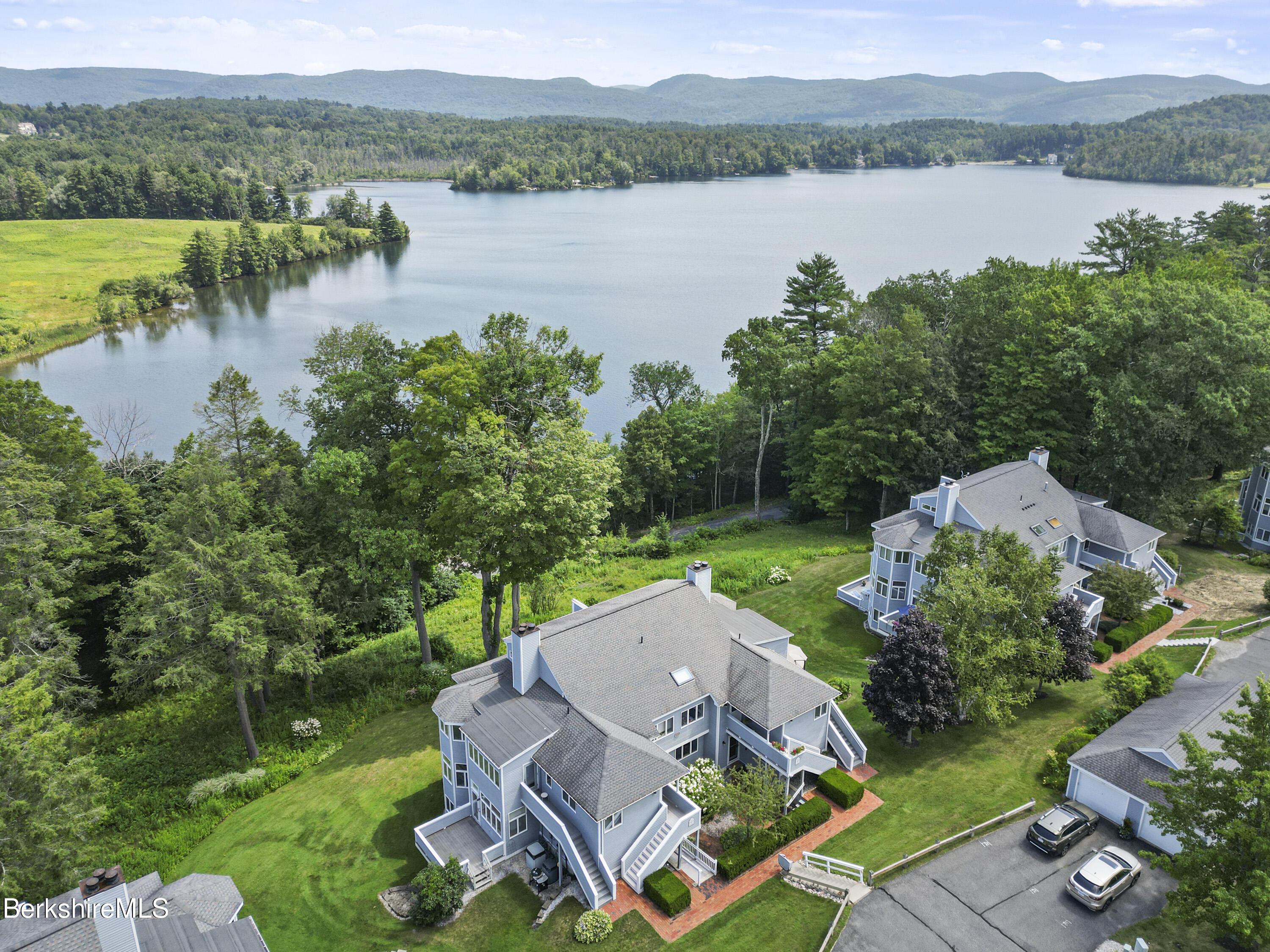 Image 1: 905 Aerial View