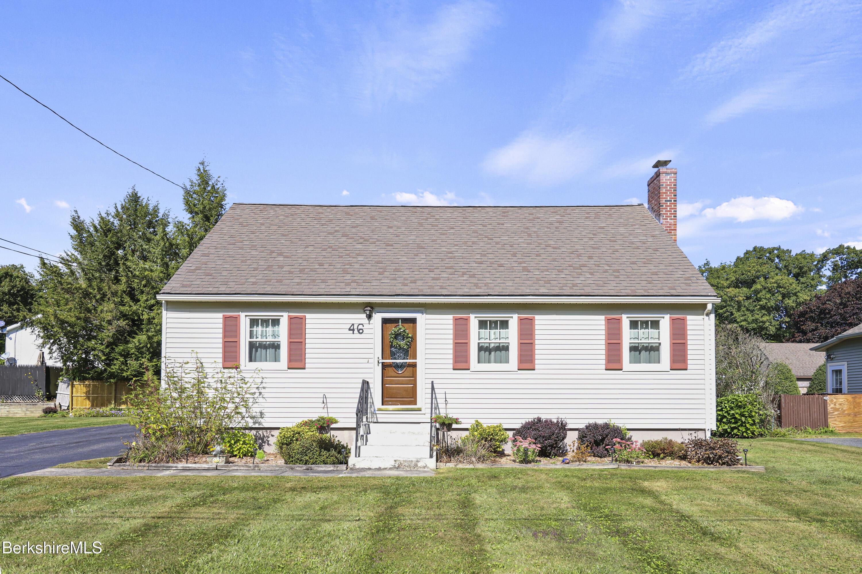 Image 3: 10 Exterior Front