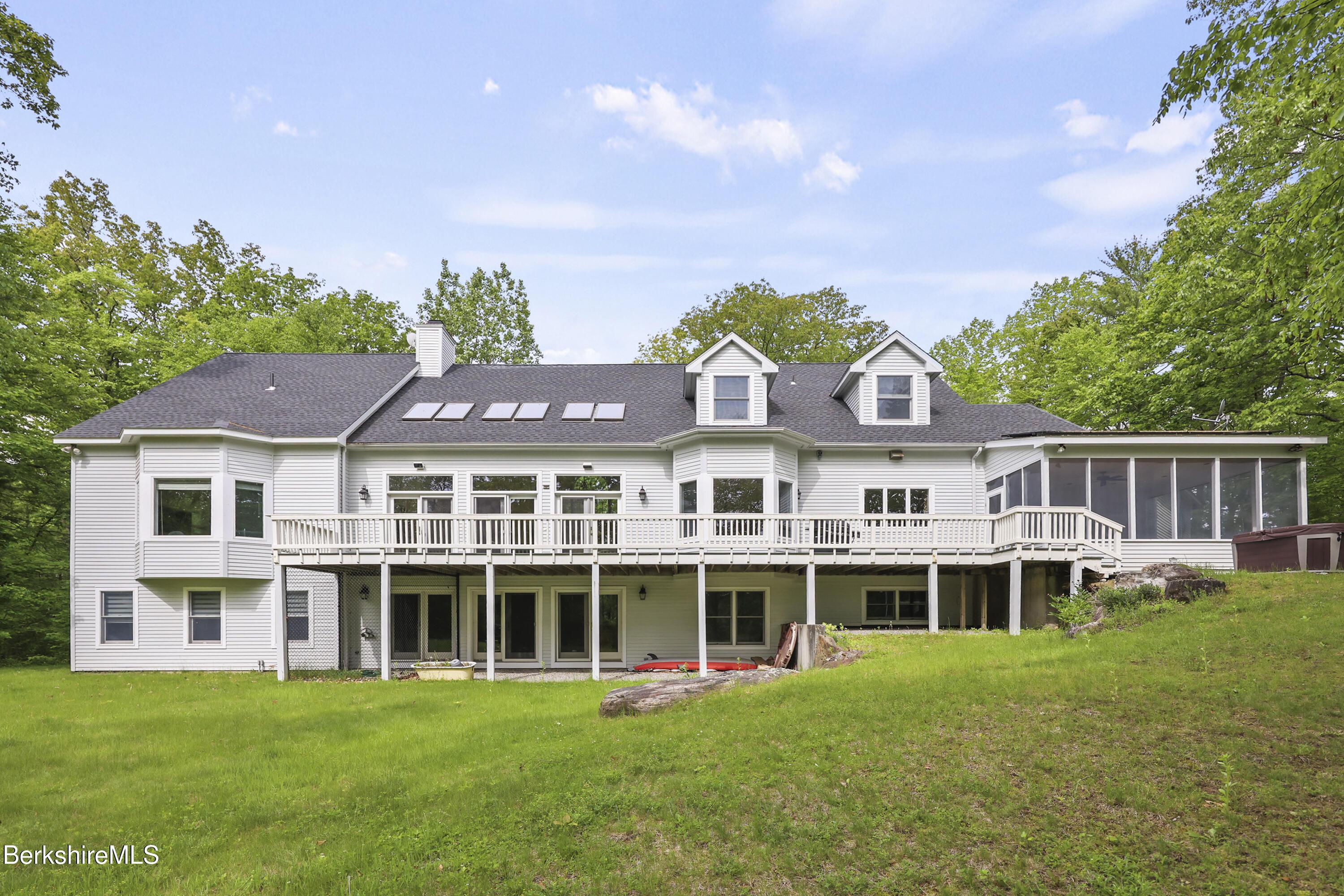 Image 1: Exterior Back