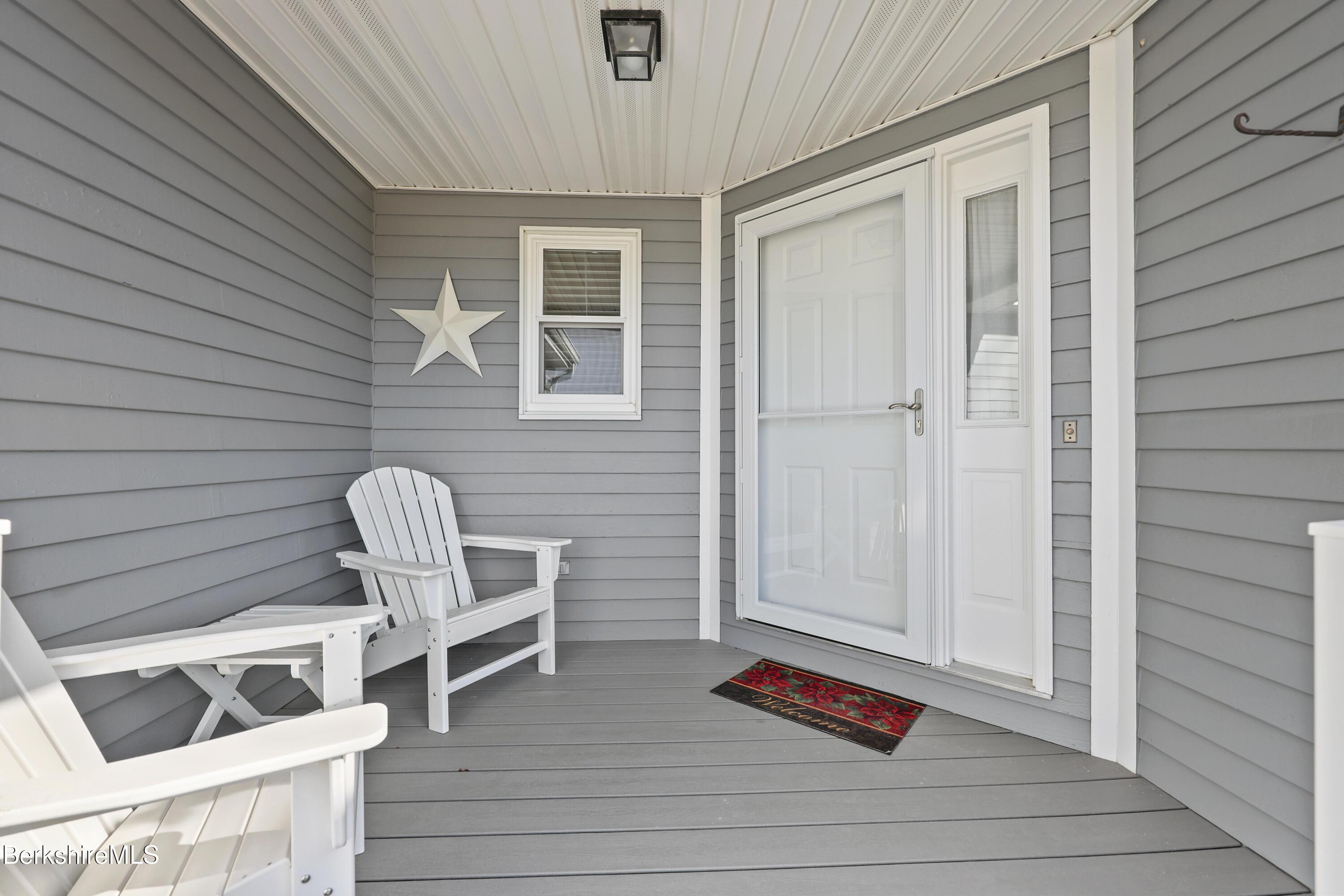 Image 3: 20 Front Porch