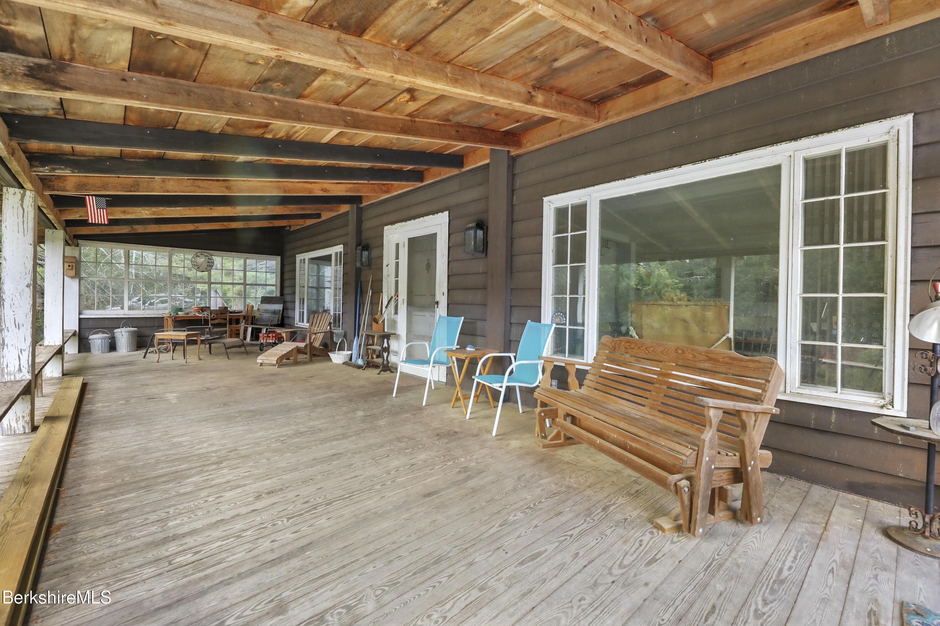 Image 4: 17 Front Porch