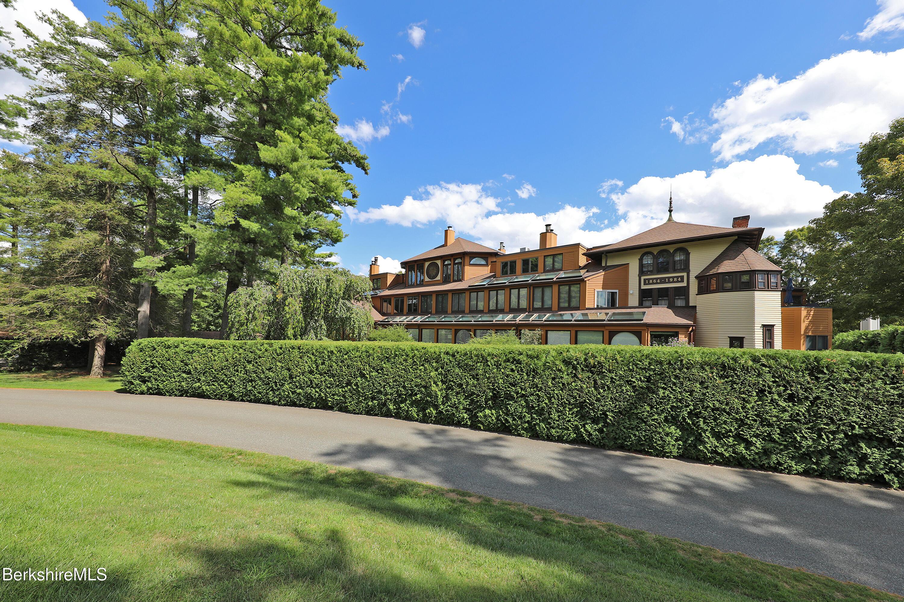 Image 1: Carriage Barn