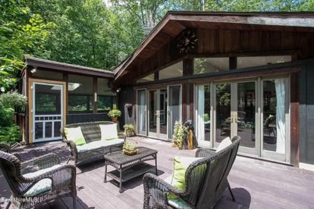 305 Shadow Ln