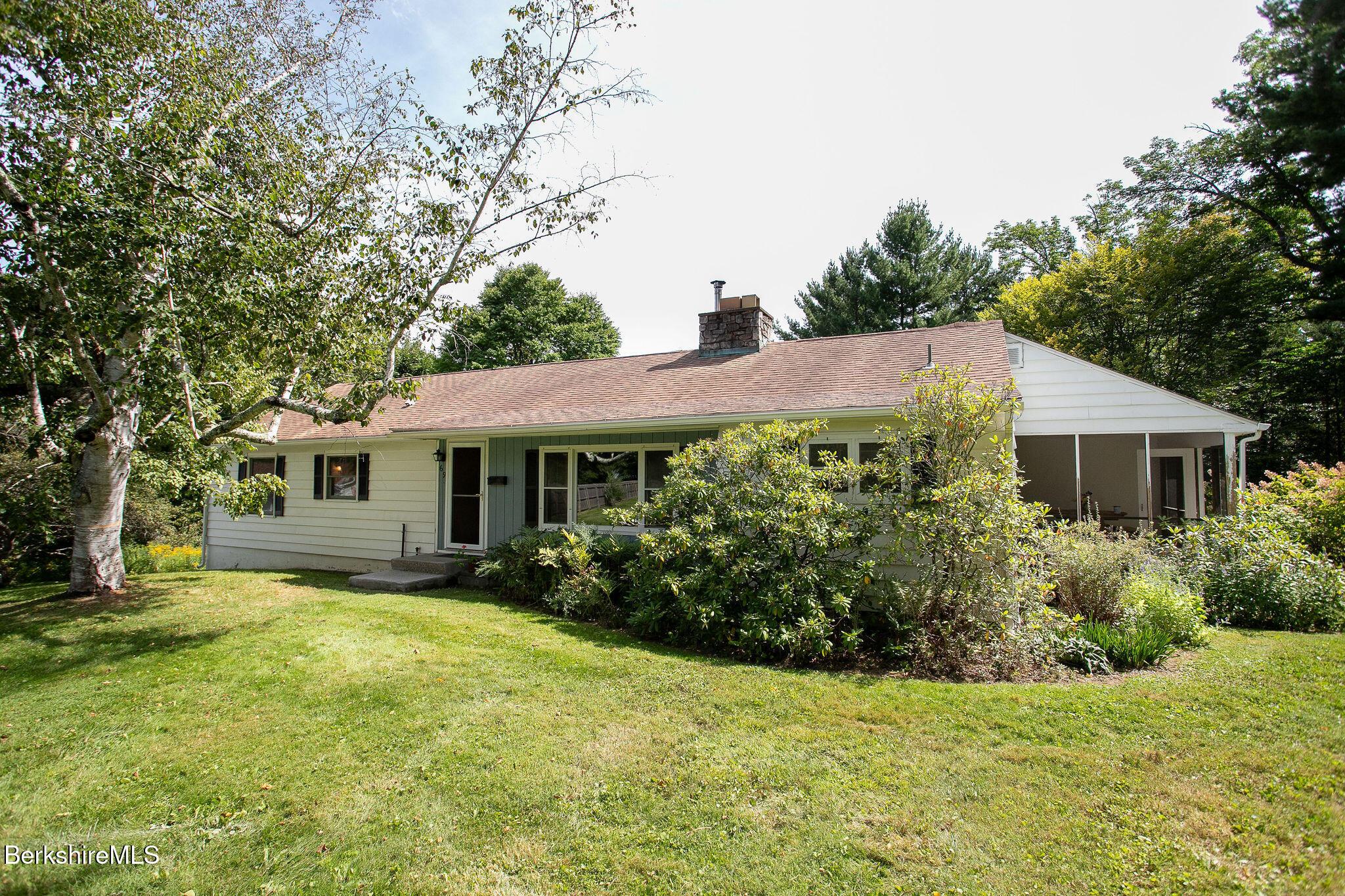 Image 3: Side view of house