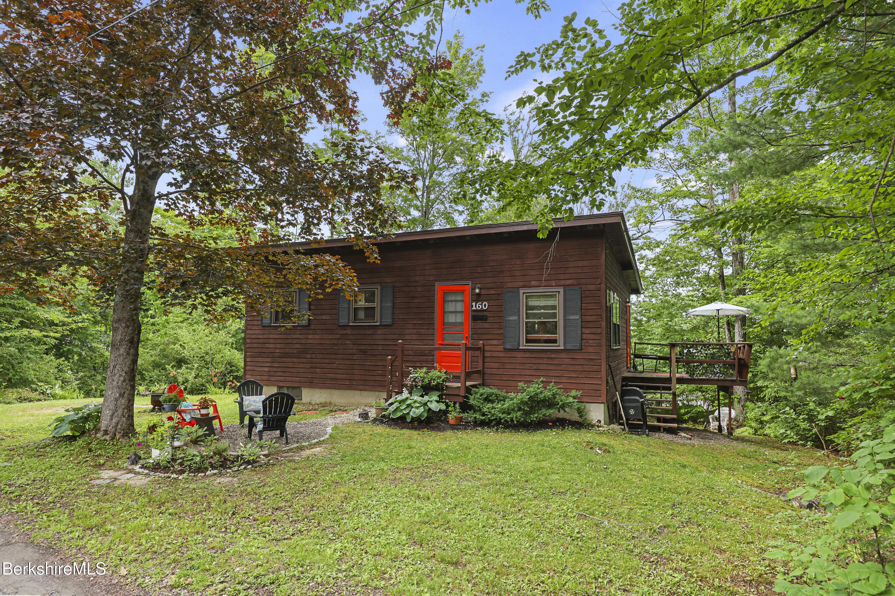 Image 1: 160 Chestnut Rd Richmond