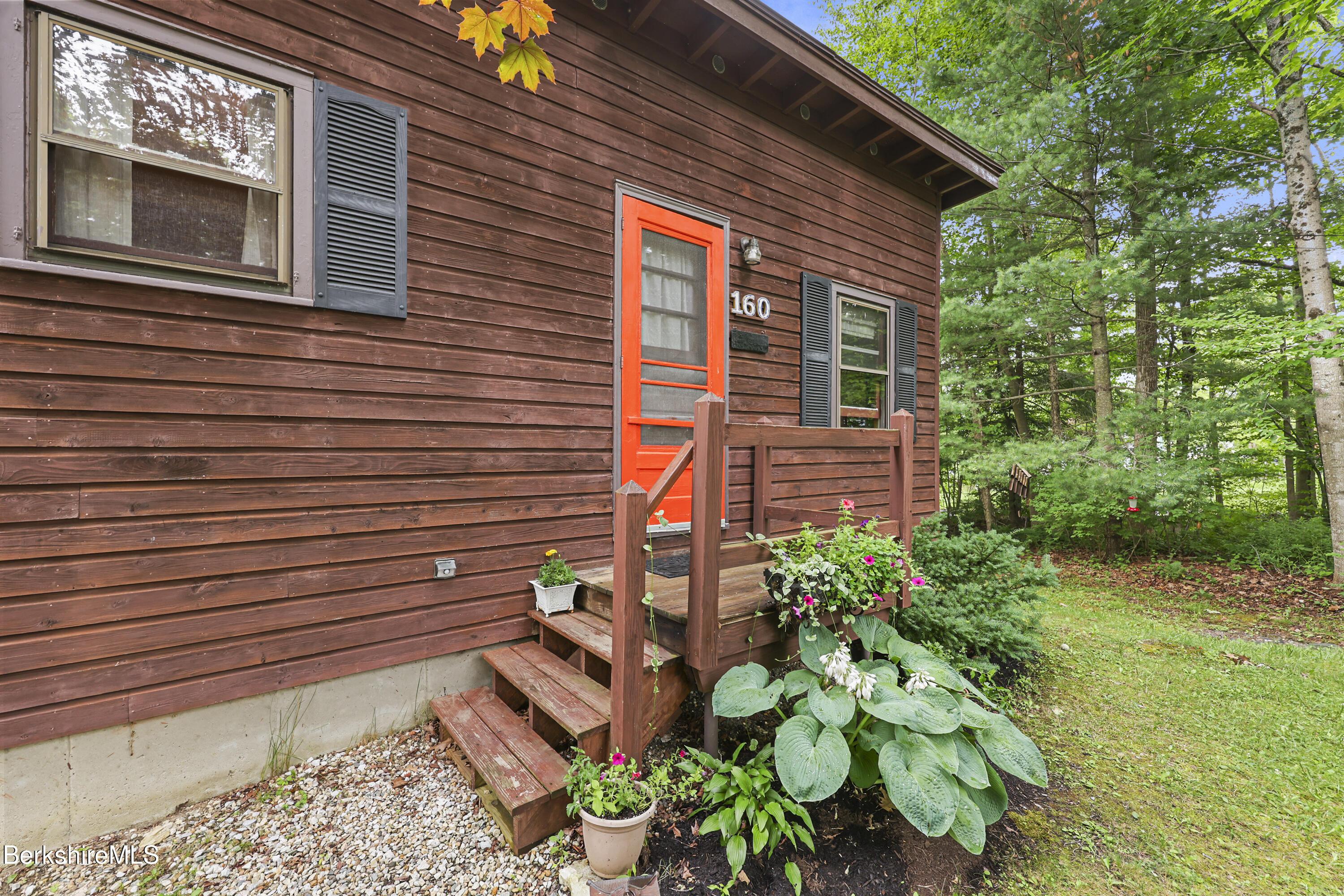 Image 4: Front stoop