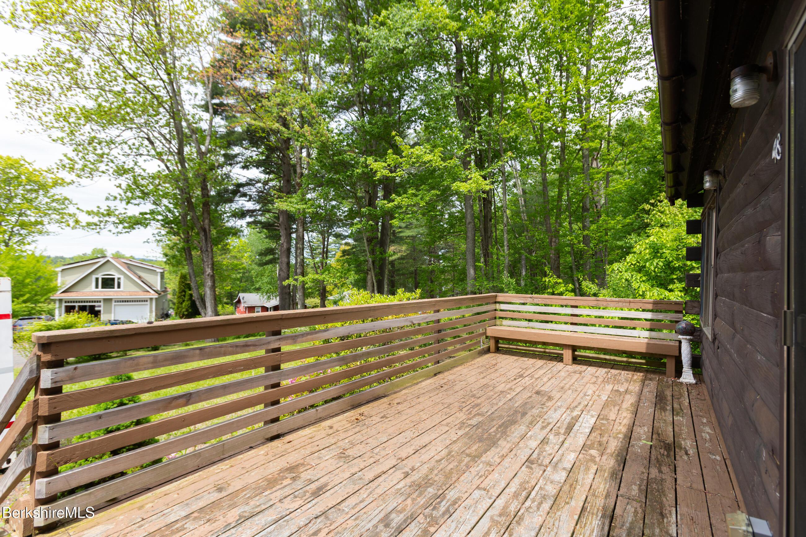Image 4: Front deck