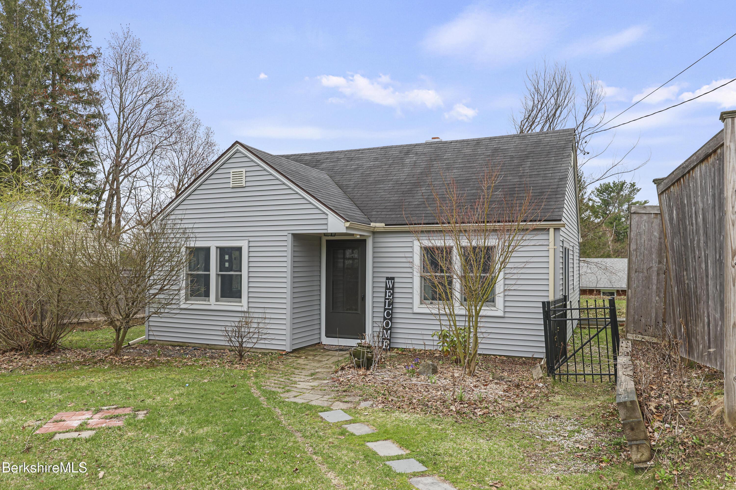 Image 1: 10 Exterior Front