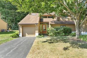 27 Lakecrest Dr