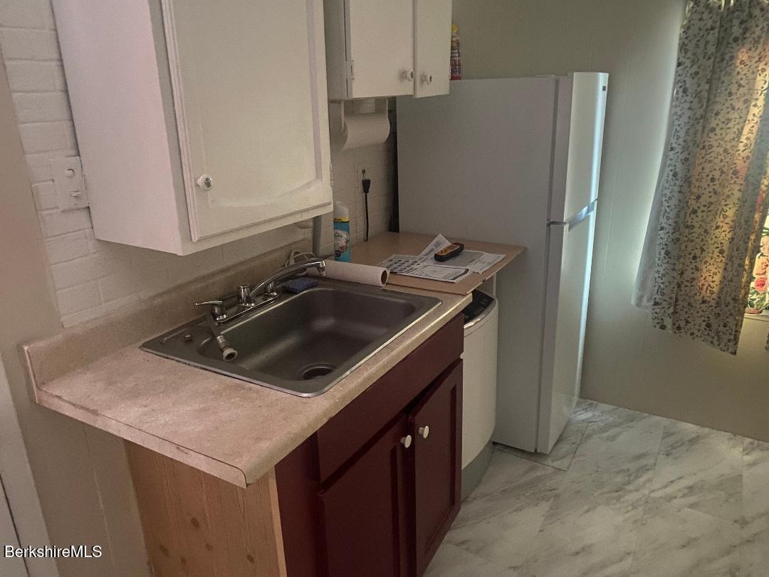 Image 4: 21 sunset Kitchen