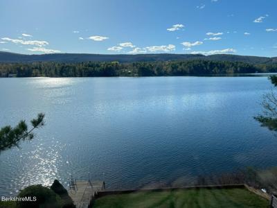 10 Mahkeenac Shores Rd