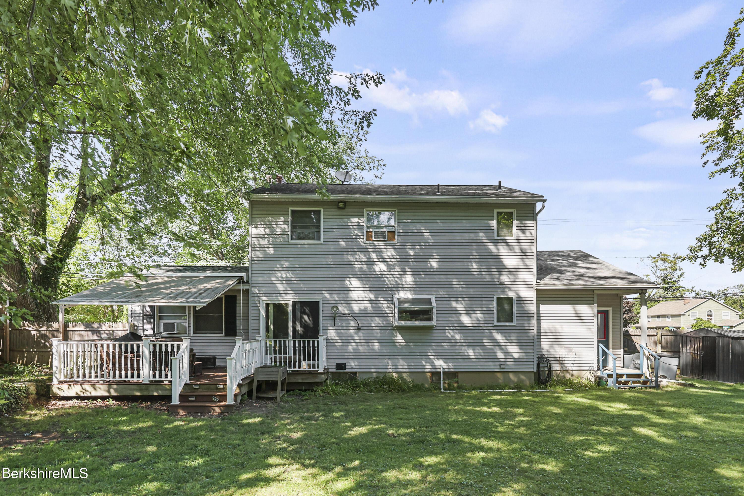 Image 4: Exterior Back
