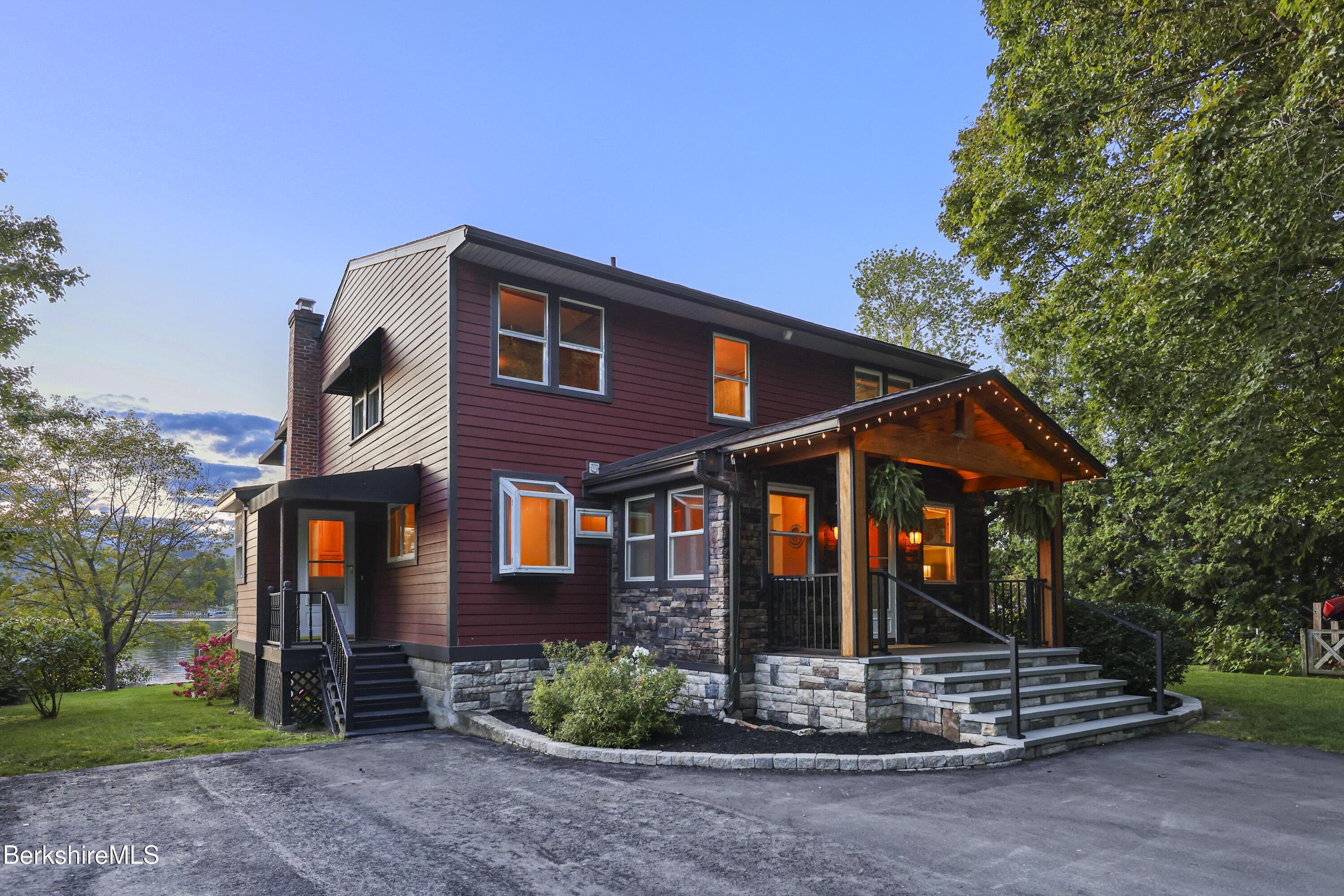 Image 1: 1 Exterior Front