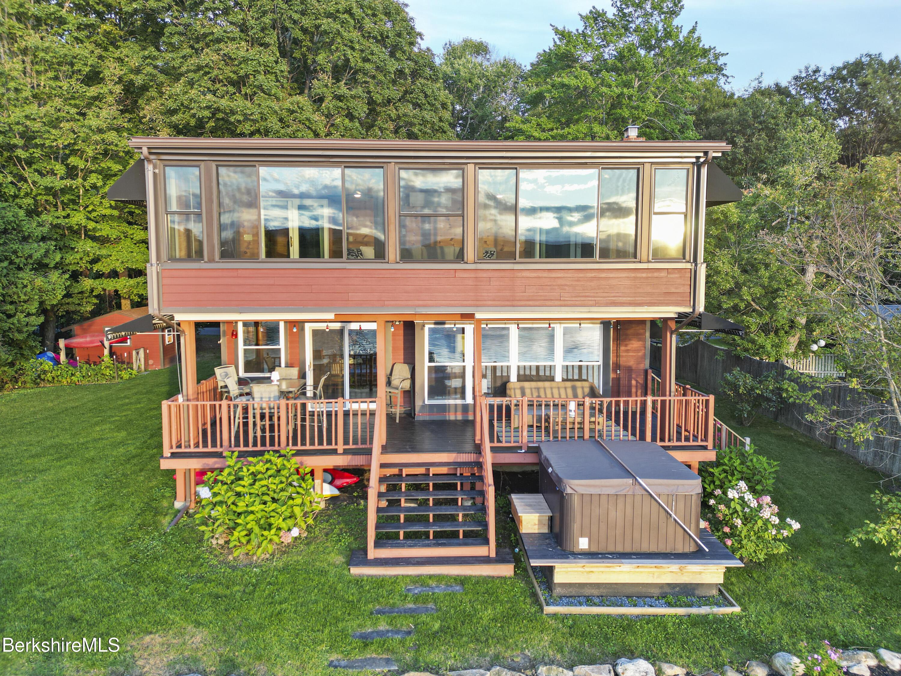 Image 4: 4 Aerial View