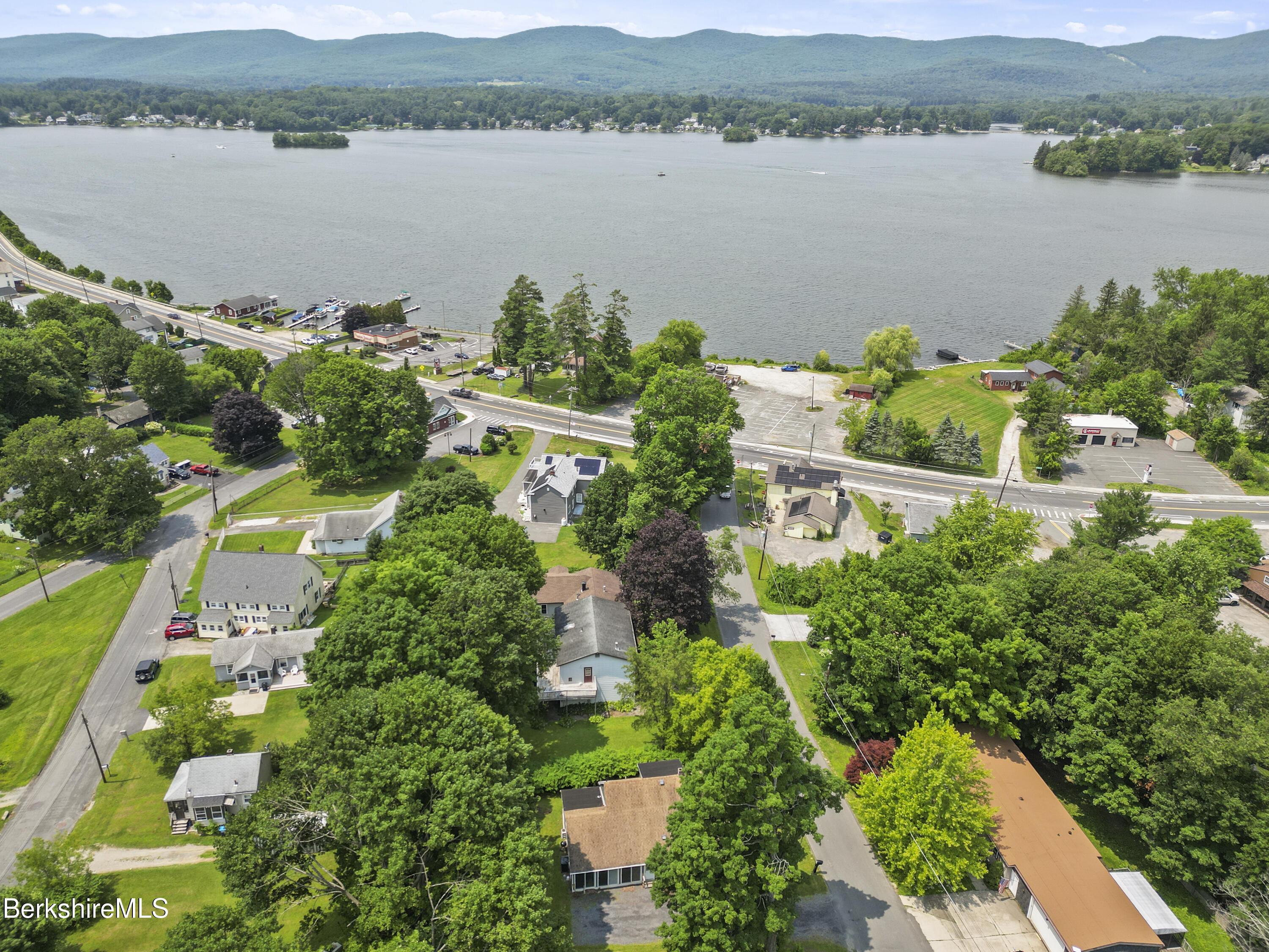Image 3: 905 Aerial View