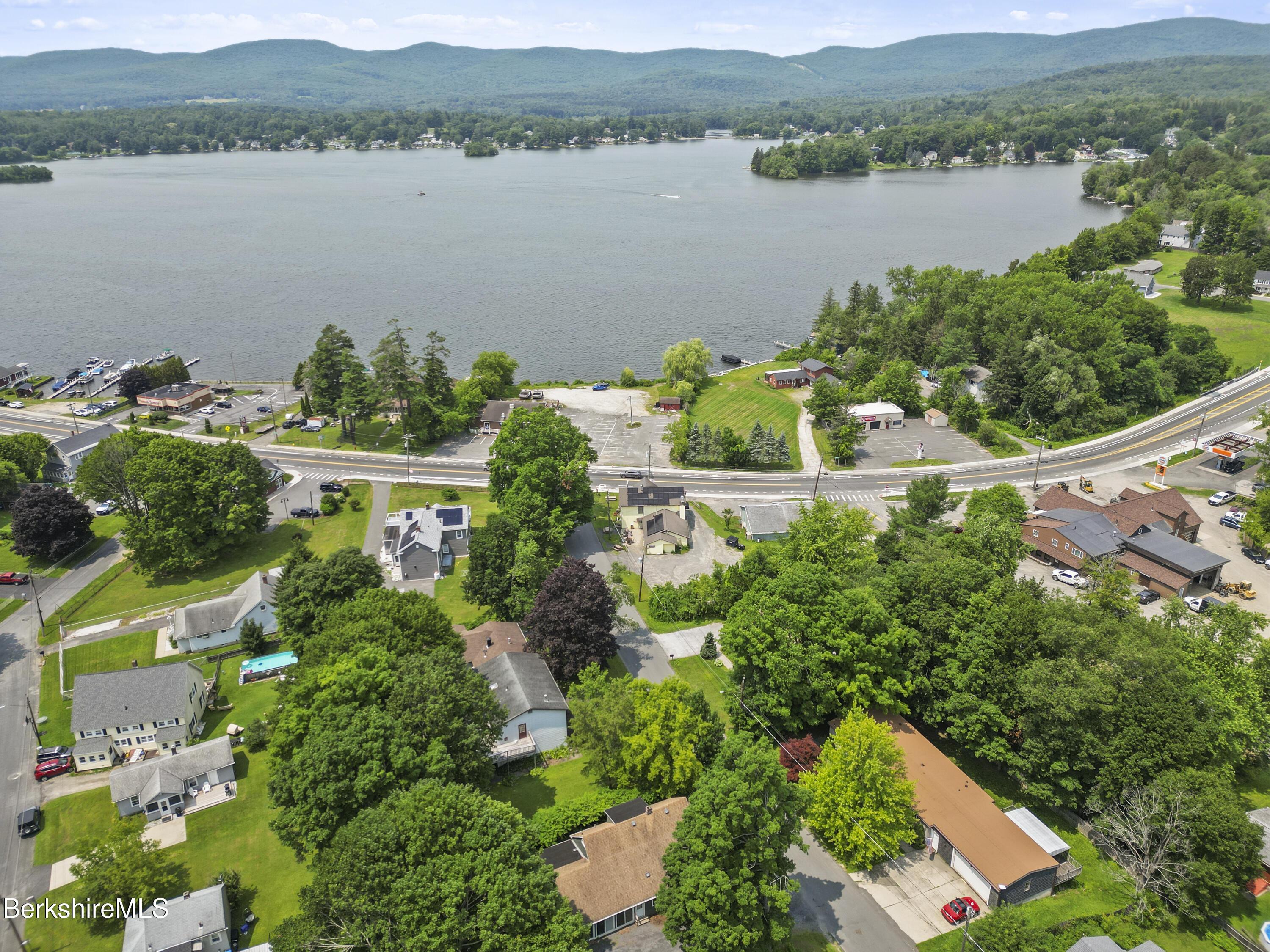 Image 4: 910 Aerial View