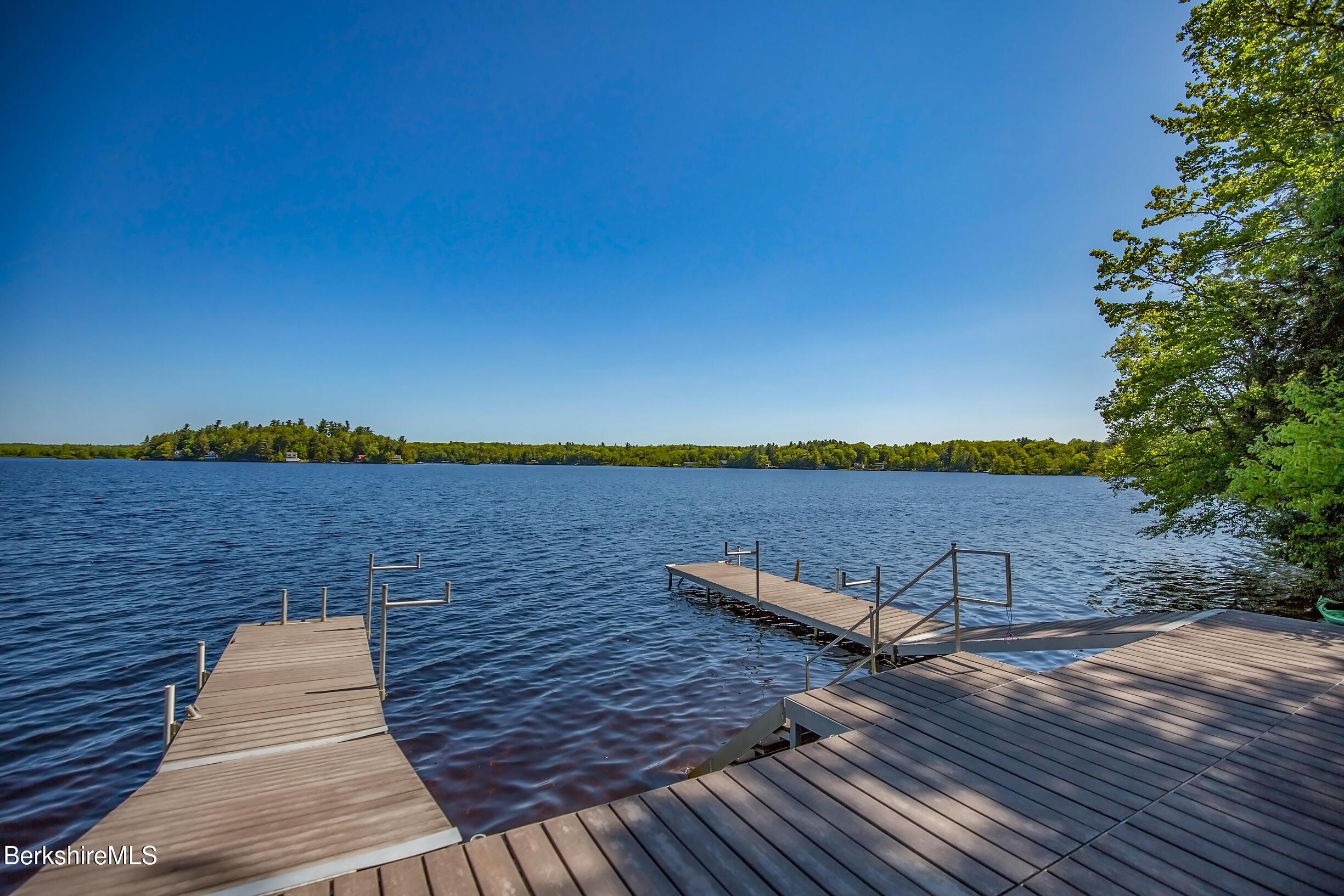 Image 3: Dock