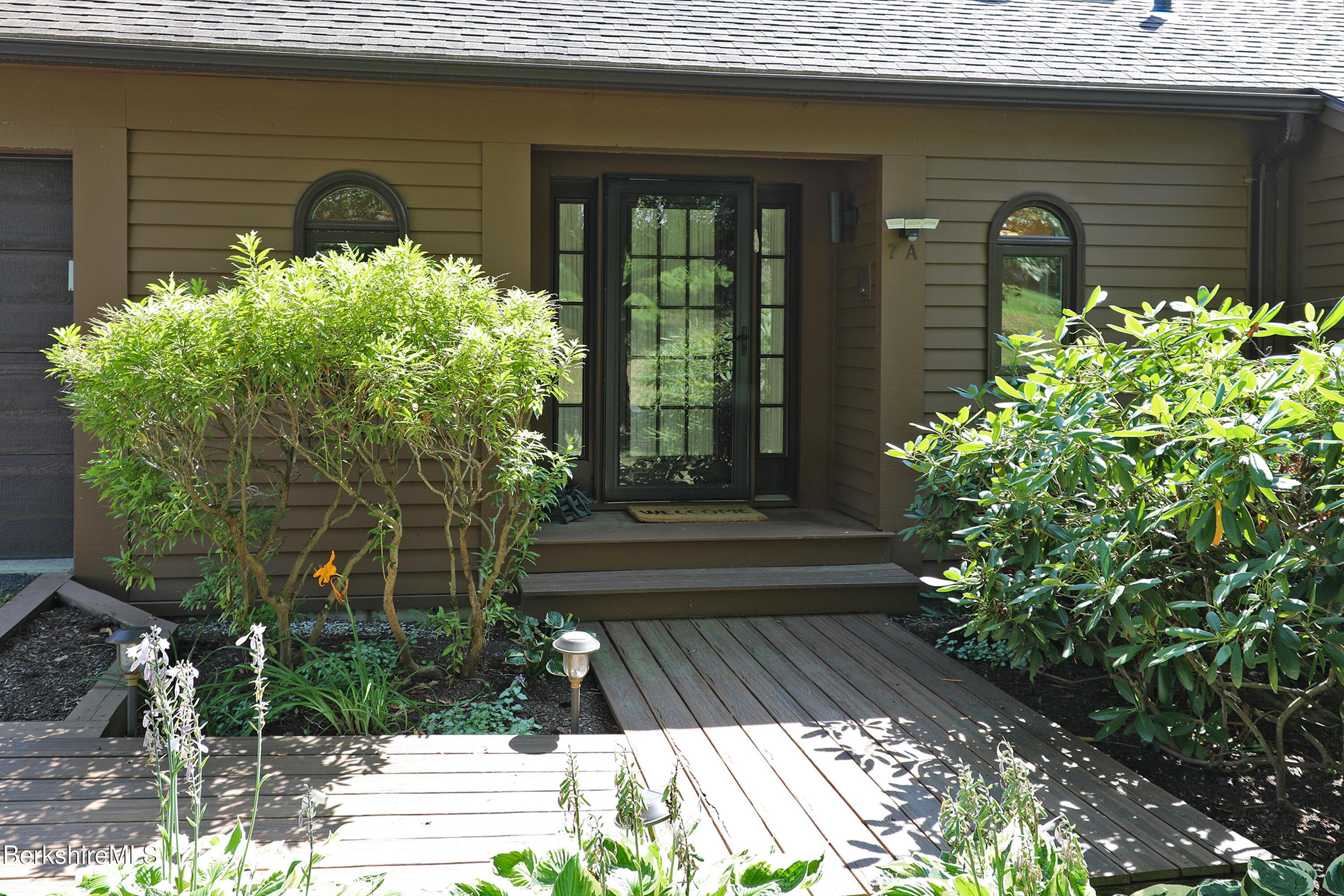 Image 4: ENTRANCE