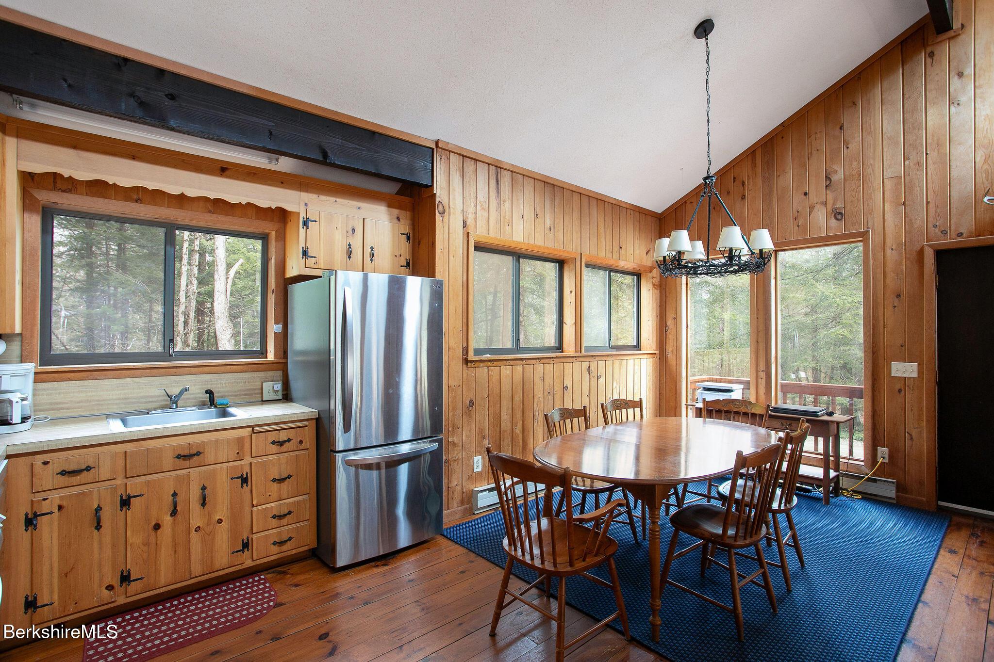 Image 3: dining area
