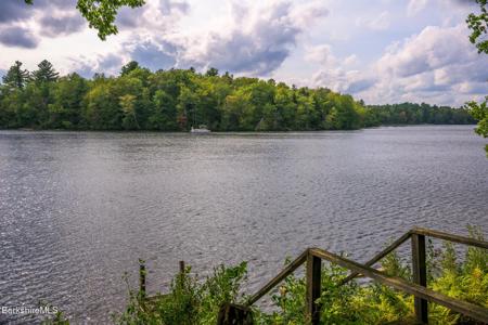 65 Canterbury Ln