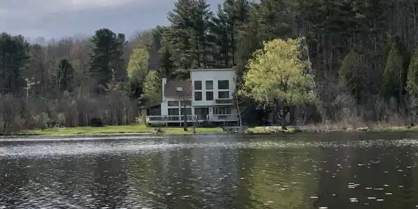 20 Lake Dr
