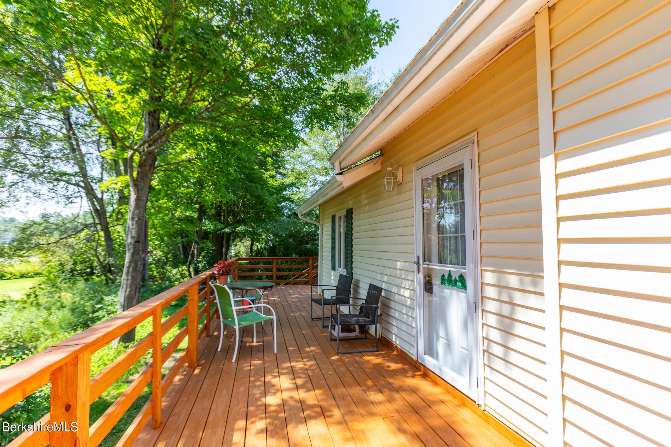 Image 3: Deck