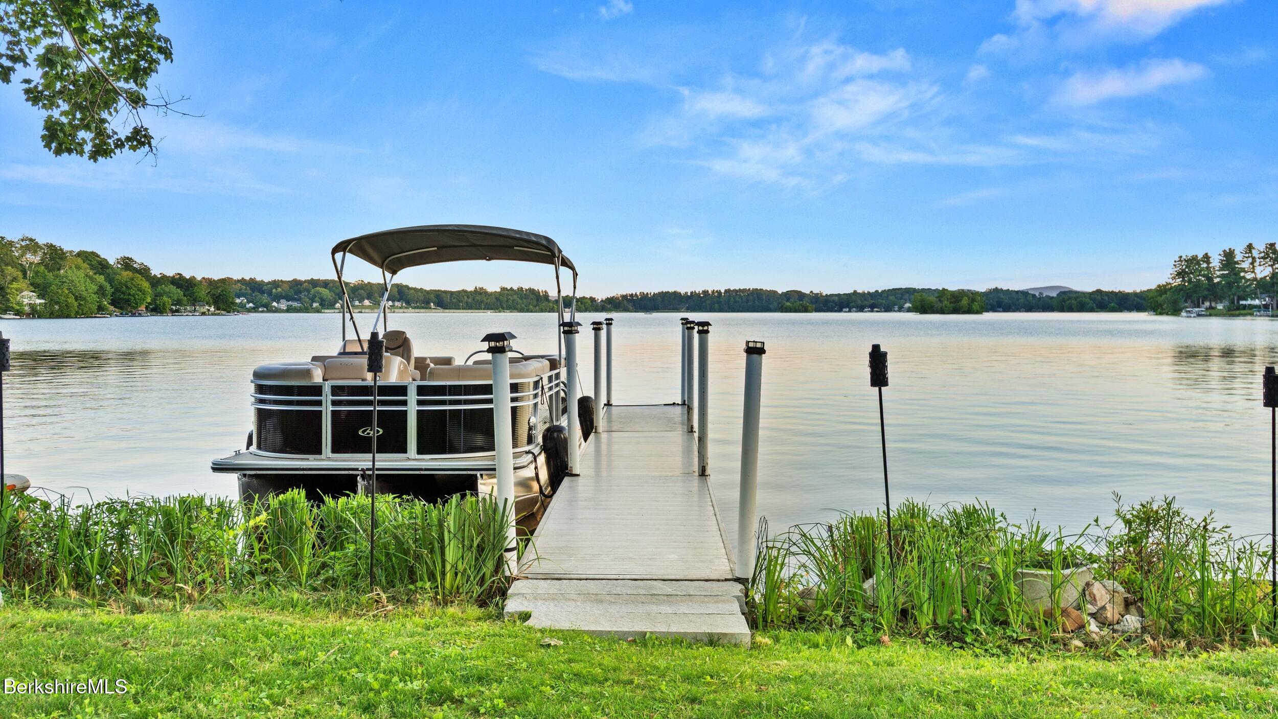 Image 3: Dock
