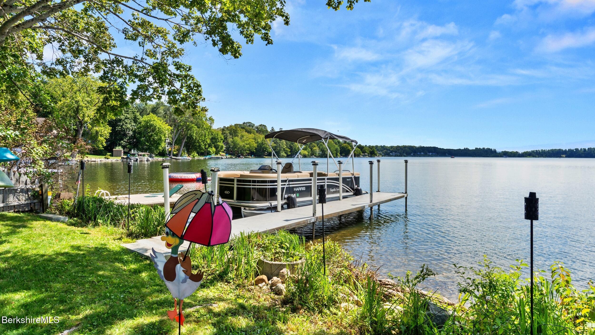 Image 4: Dock
